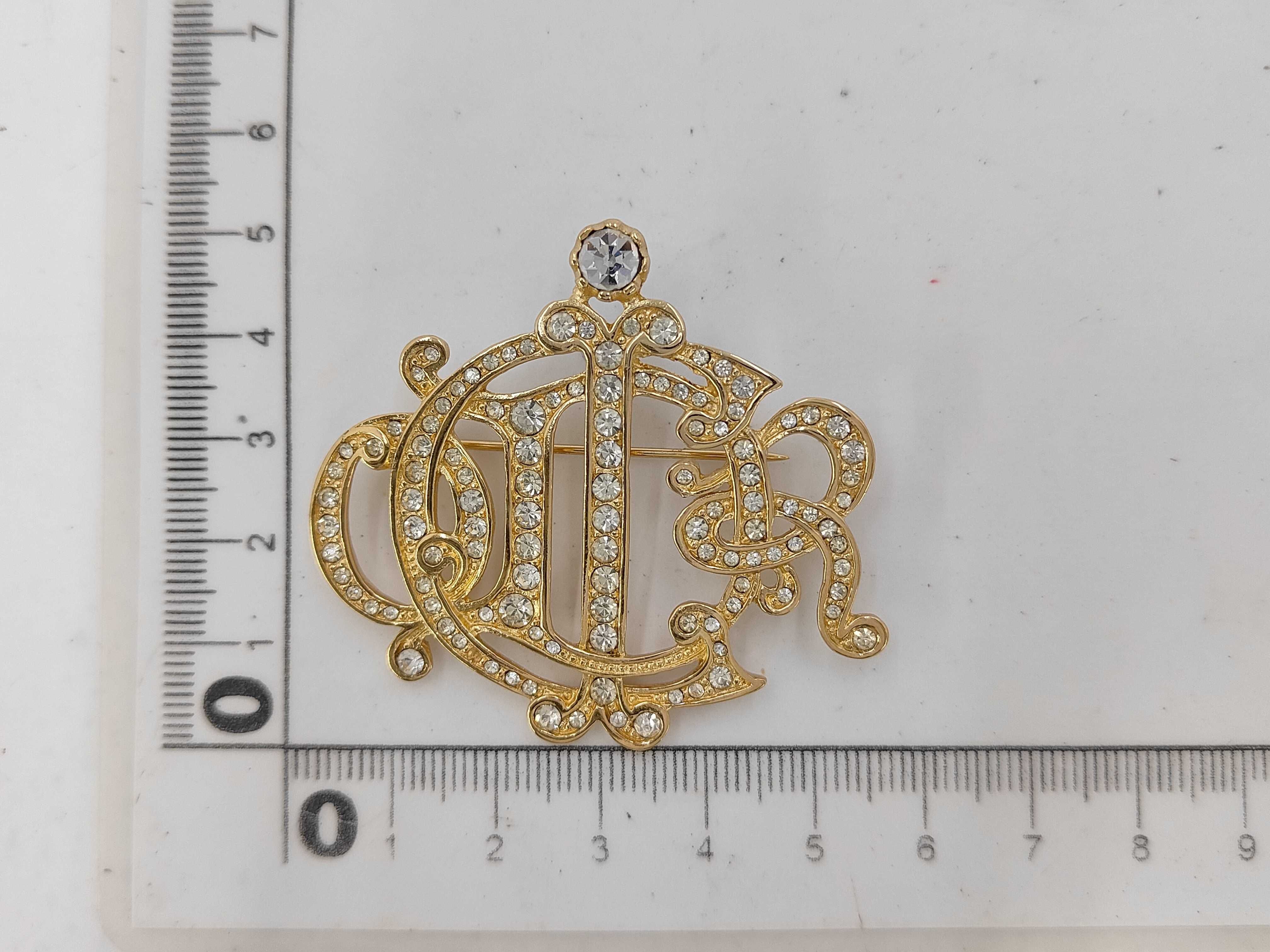 brooch — view 5