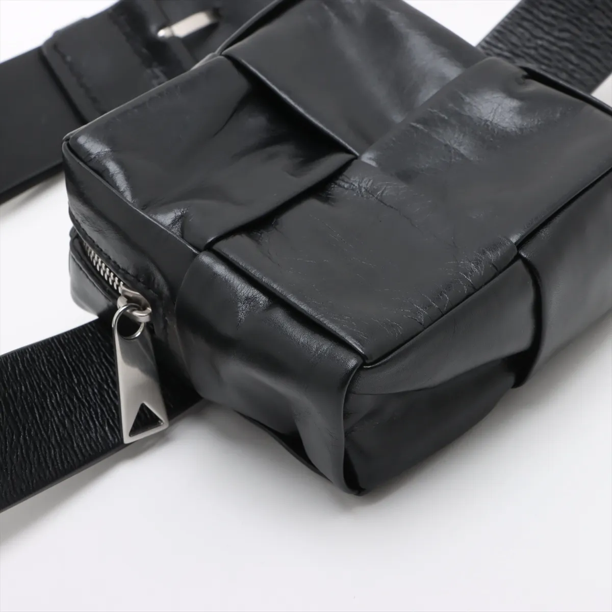 Maxi Intrecciato Cassette Leather Waist Pouch Black — view 4