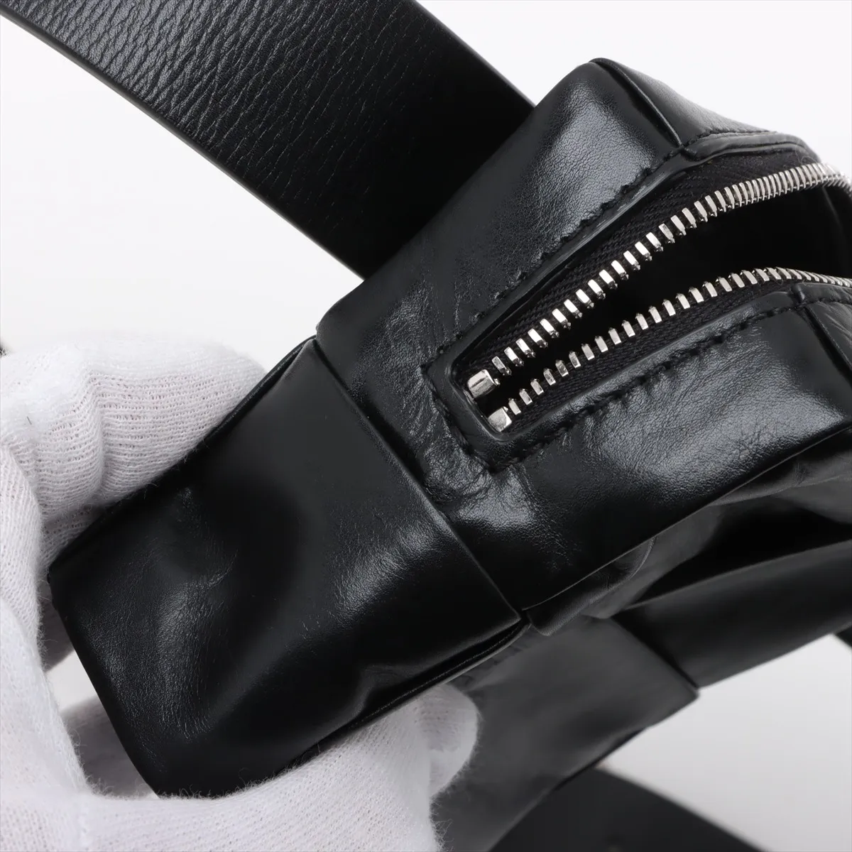 Maxi Intrecciato Cassette Leather Waist Pouch Black — view 8