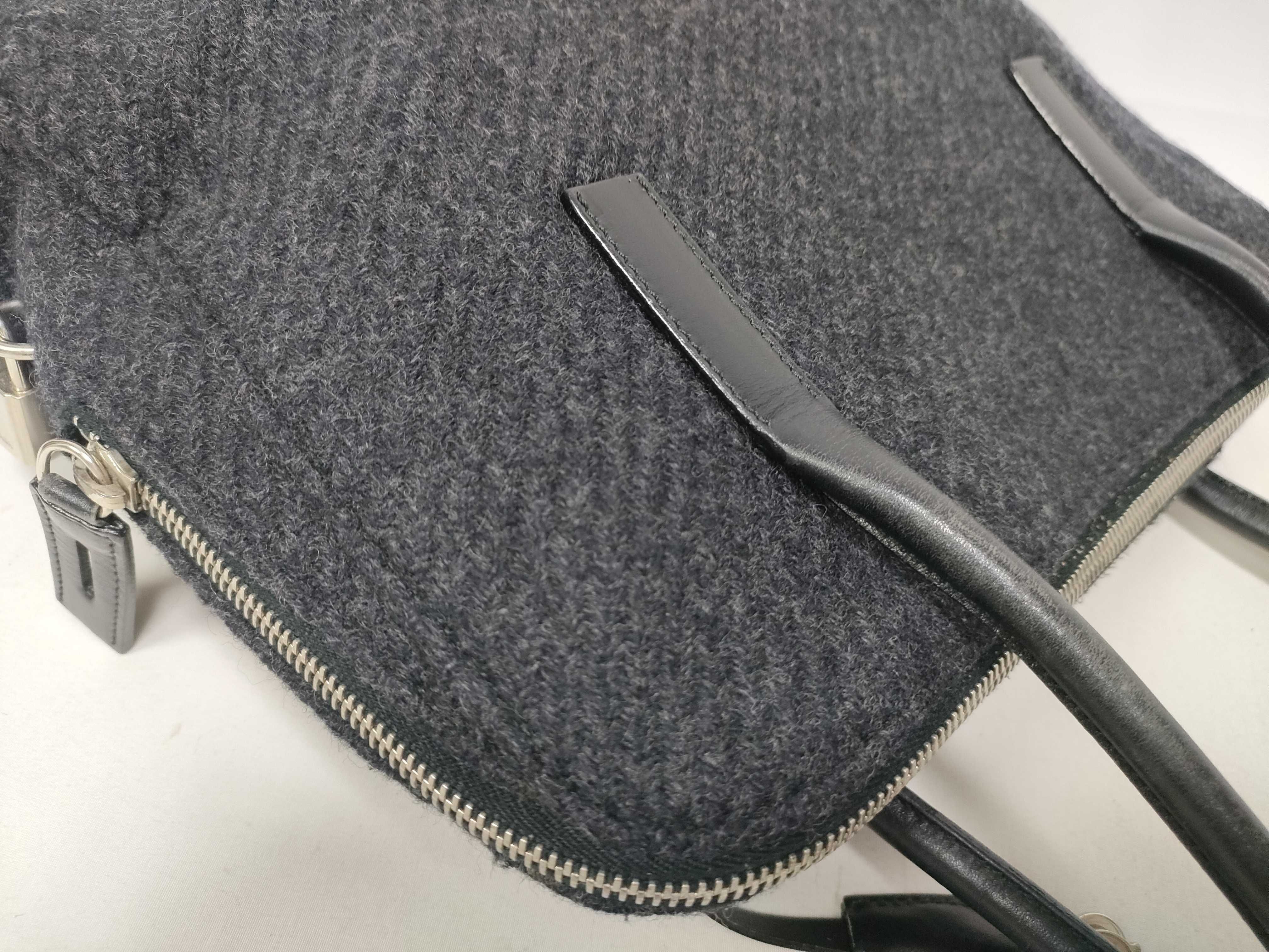 tote bag, wool, with tag, card slots, and key slots. — view 10