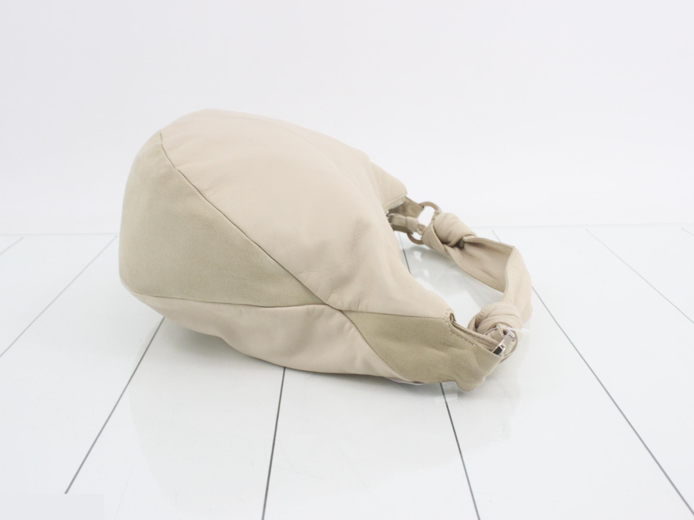 One-shoulder bag, Anagram design, ivory leather. — view 3