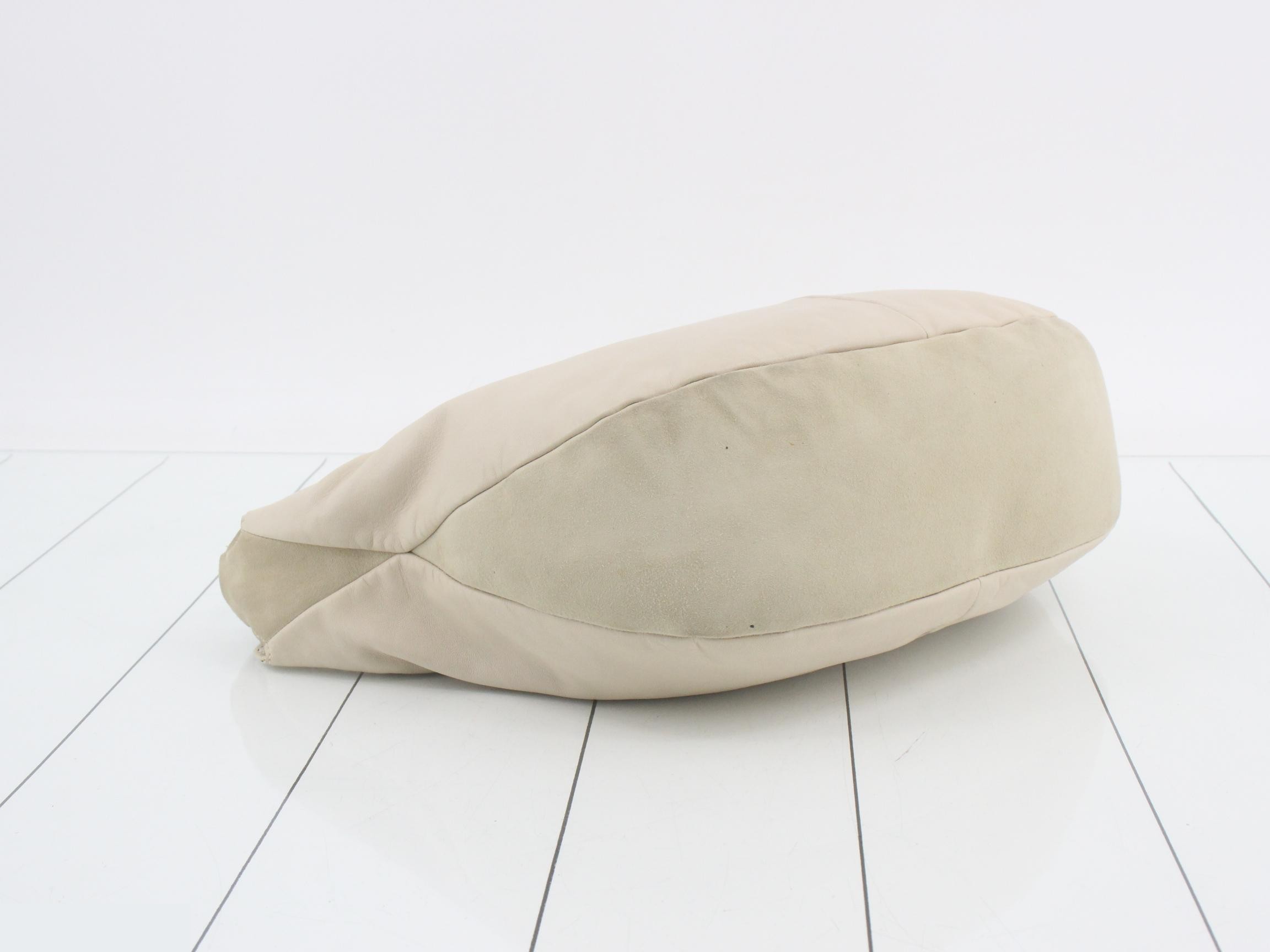 One-shoulder bag, Anagram design, ivory leather. — view 5