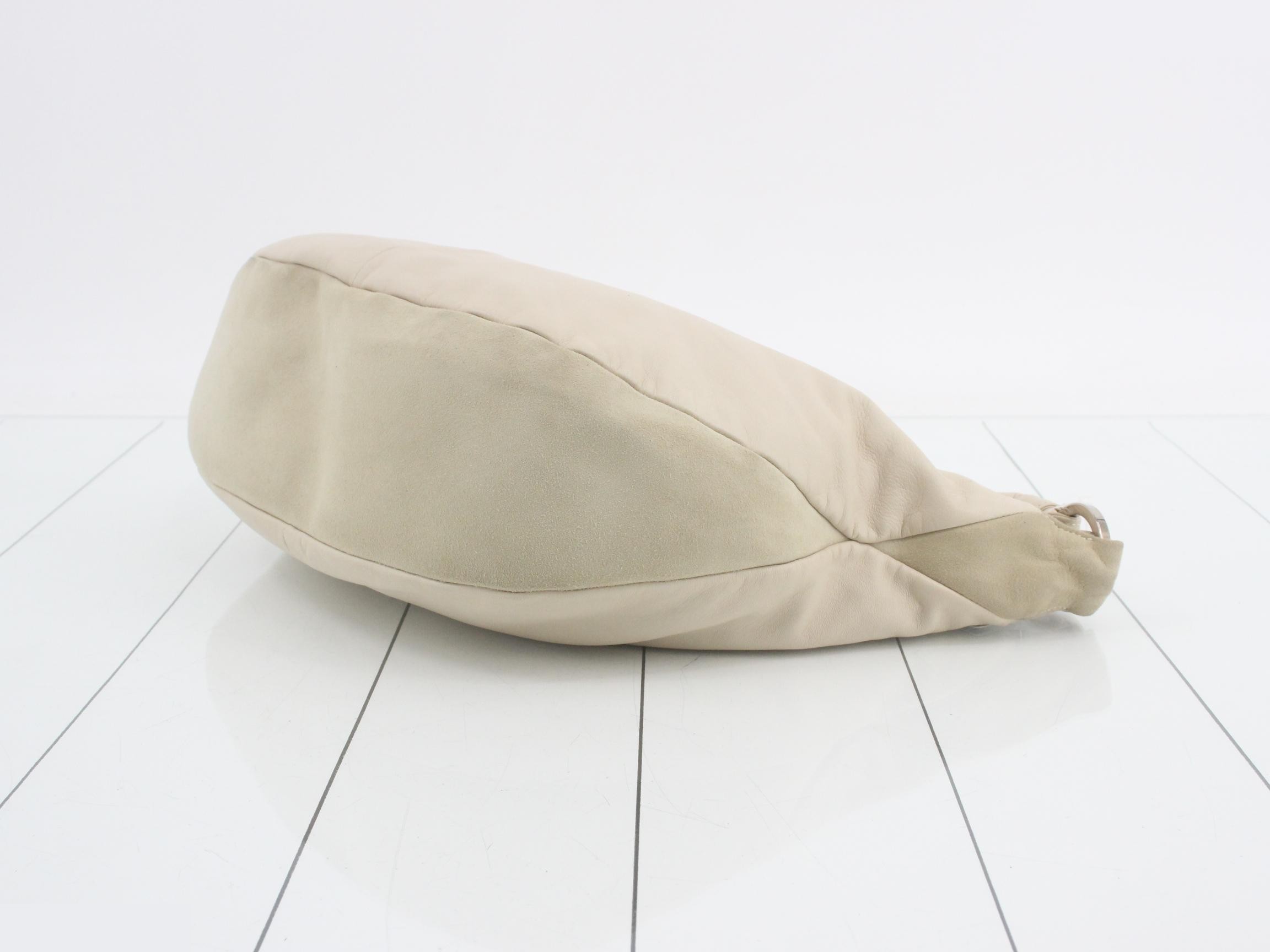 One-shoulder bag, Anagram design, ivory leather. — view 6