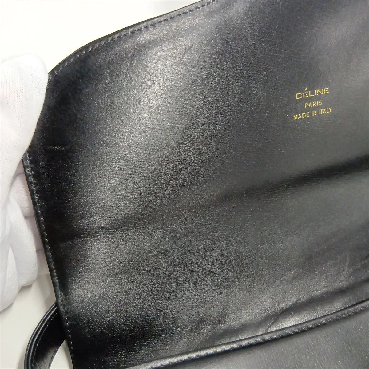 leather shoulder bag with carriage hardware, black. — view 13
