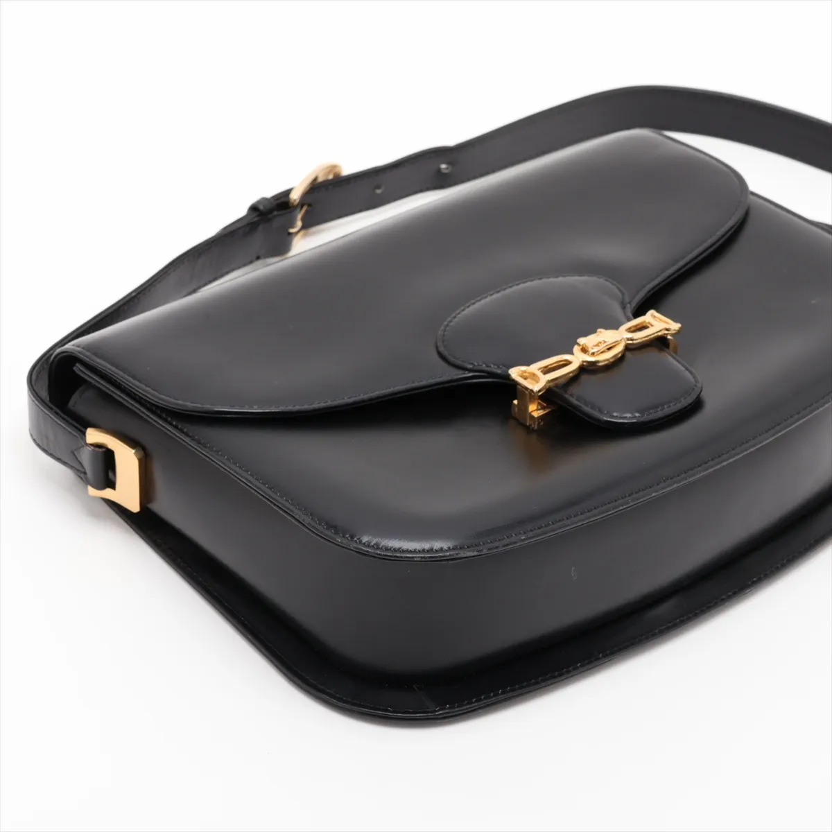 leather shoulder bag with carriage hardware, black. — view 4