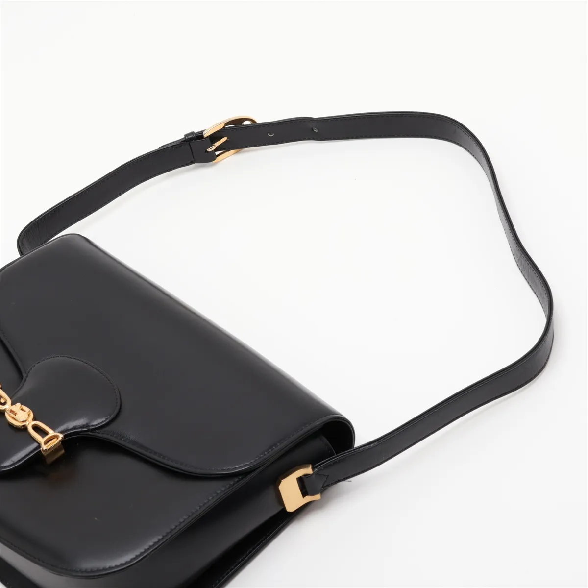 leather shoulder bag with carriage hardware, black. — view 5
