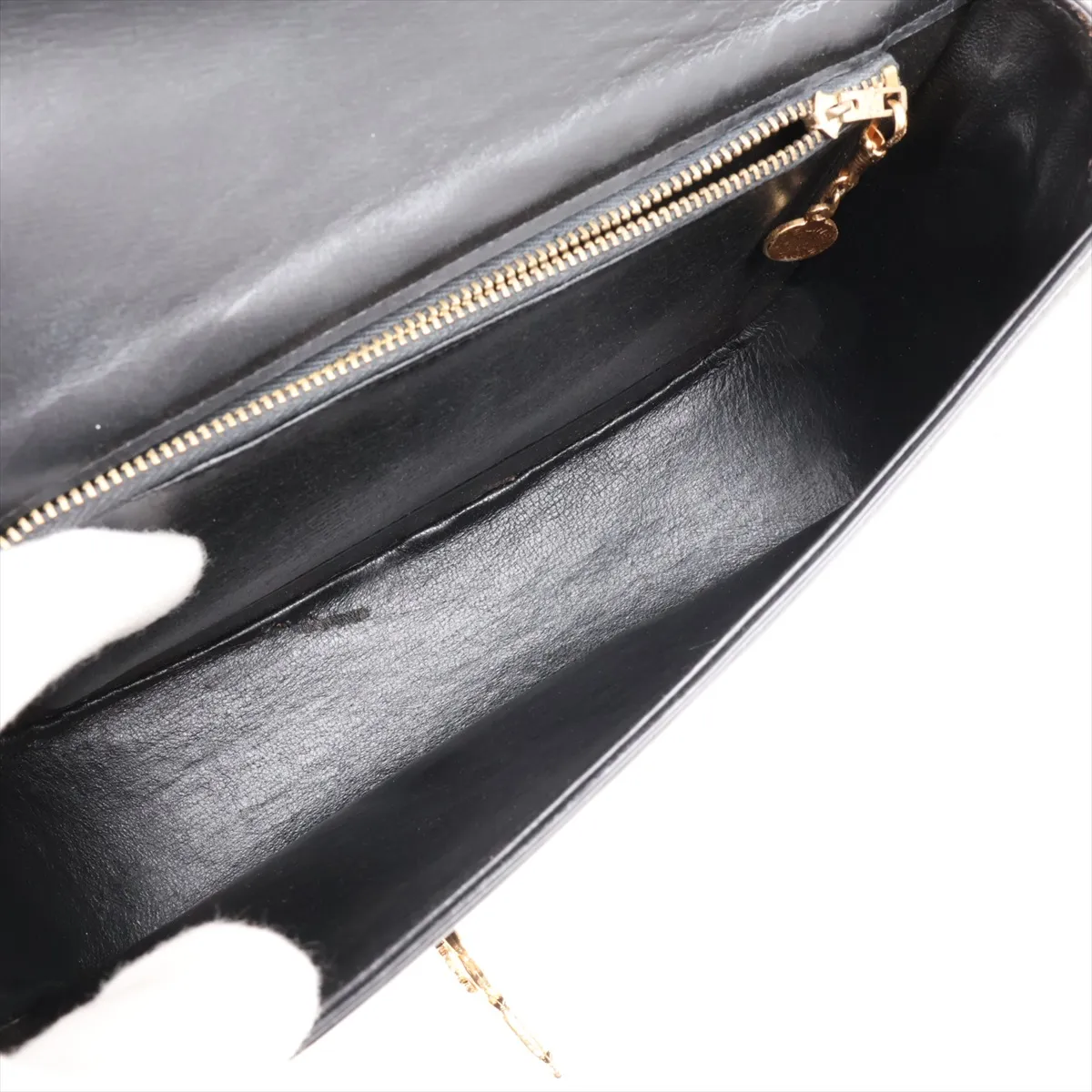leather shoulder bag with carriage hardware, black. — view 6