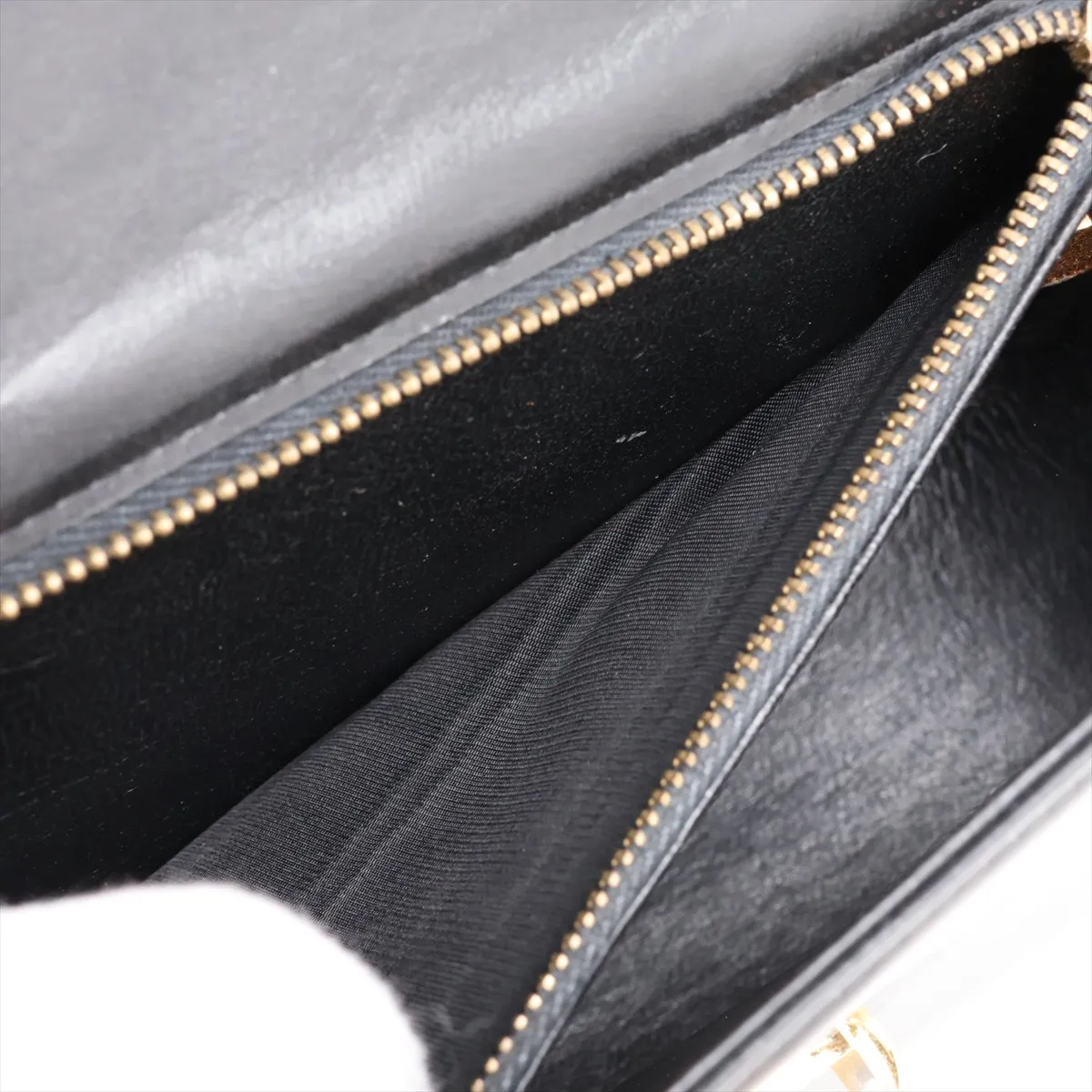 leather shoulder bag with carriage hardware, black. — view 7