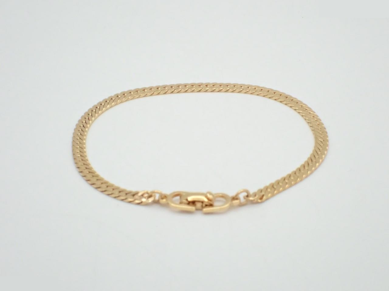 Other lines: Precious metal bracelets and bangles (metal), wrist circumference approximately 18 cm. — view 2