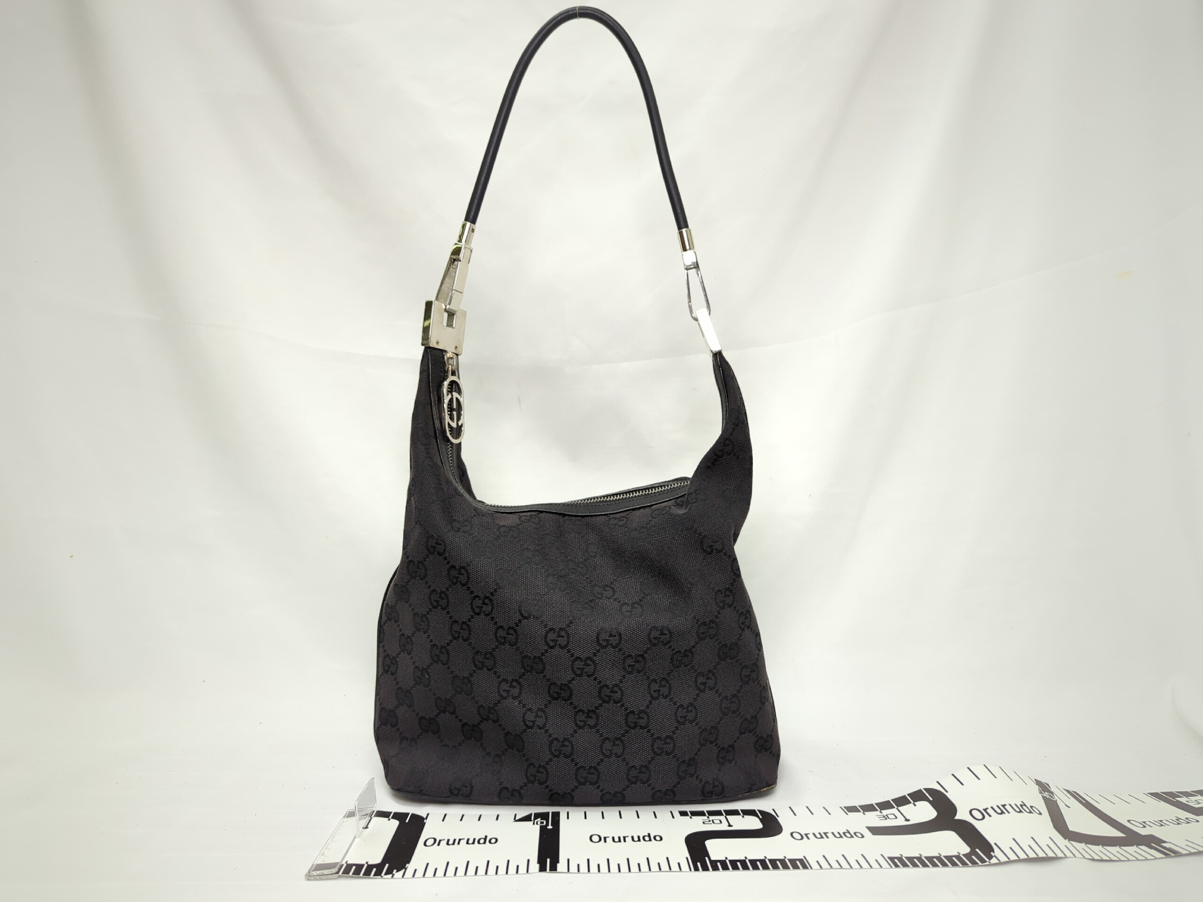 GG Canvas One-Shoulder Bag Handbag — view 2