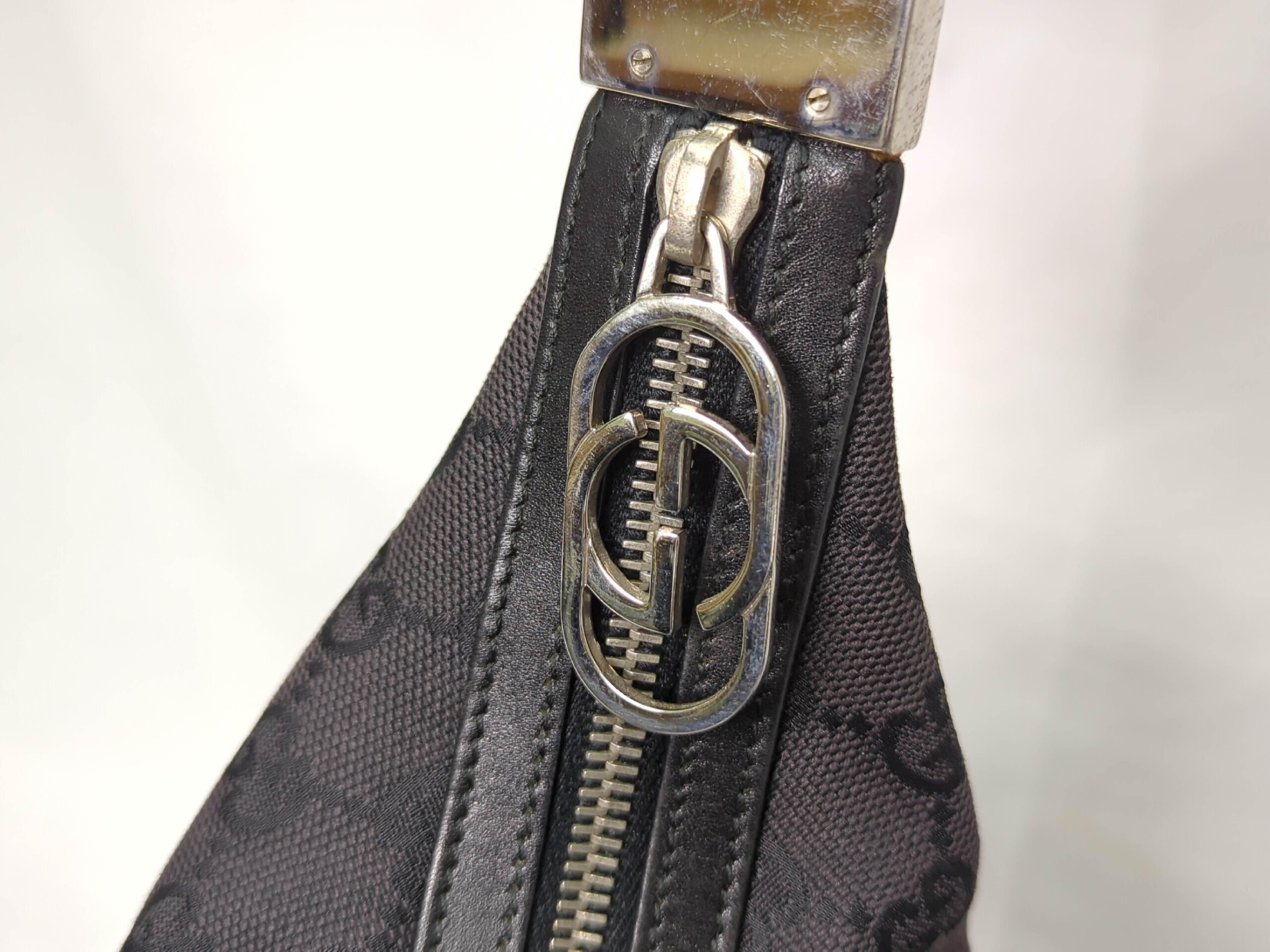 GG Canvas One-Shoulder Bag Handbag — view 8