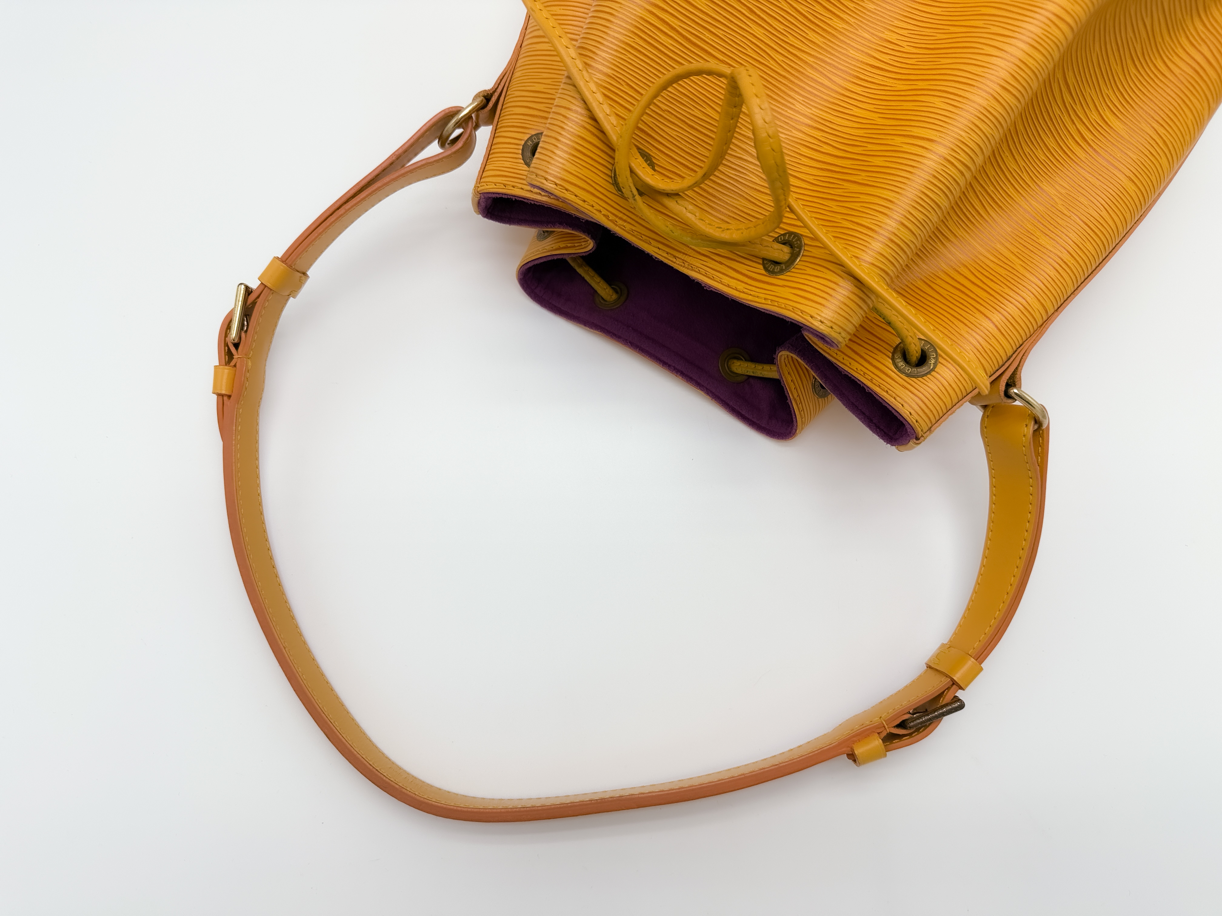 Epi M44109 Petit Noé Tassili Yellow AR0916 Shoulder Bag — view 3
