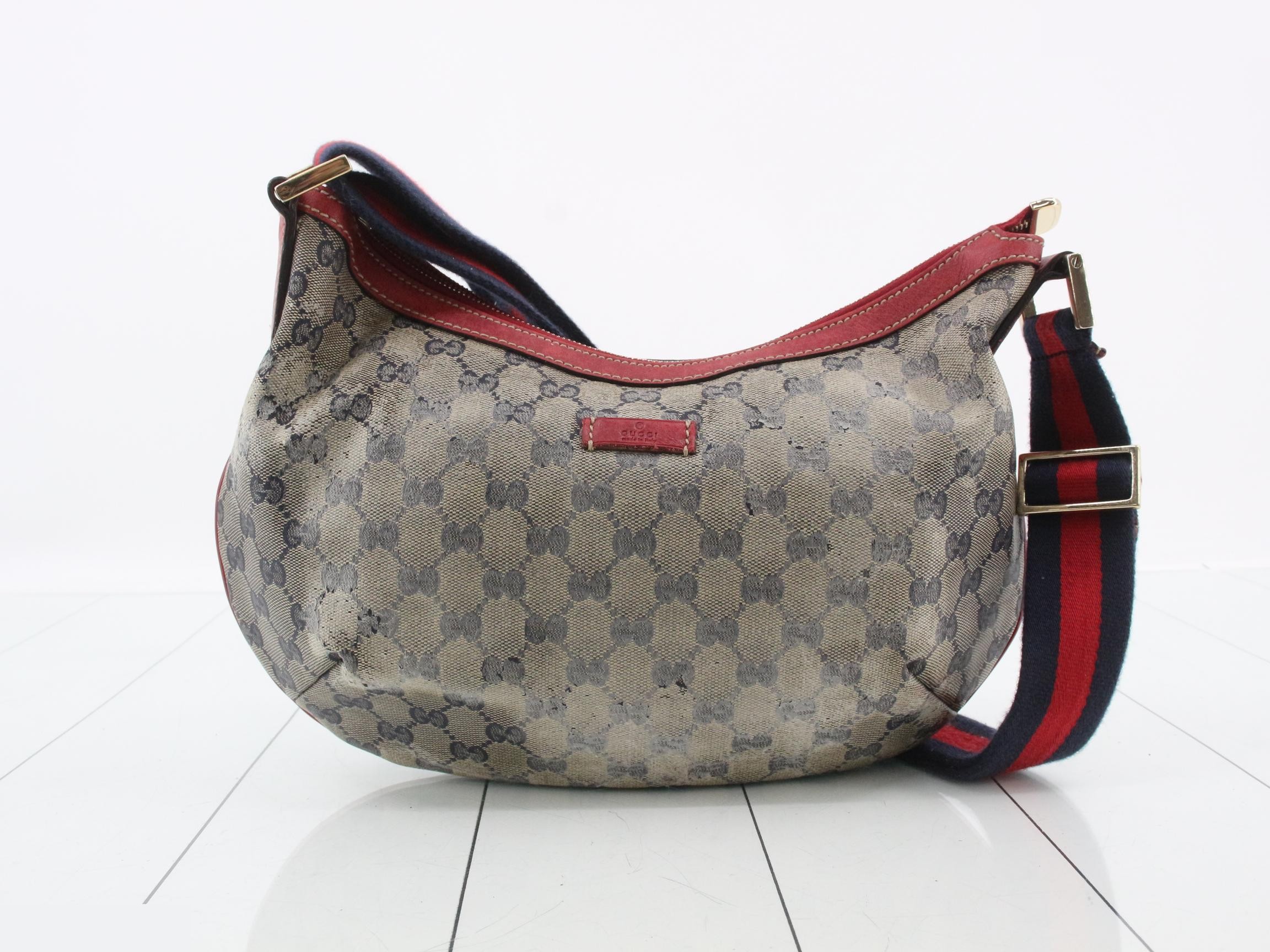 GG Supreme Shoulder Bag