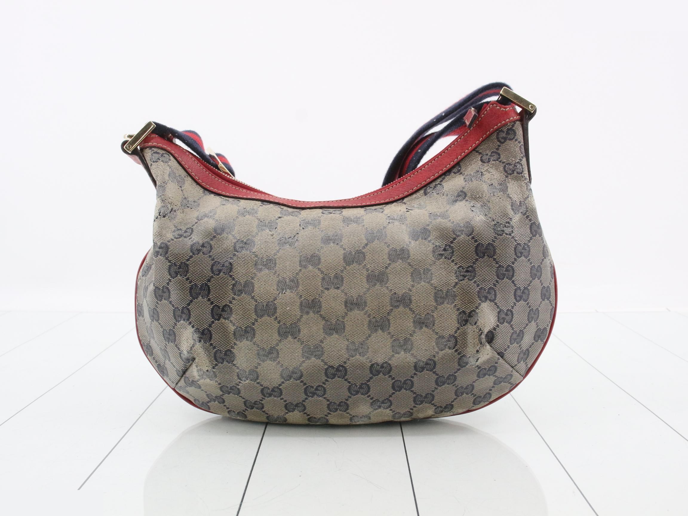 GG Supreme Shoulder Bag — view 2