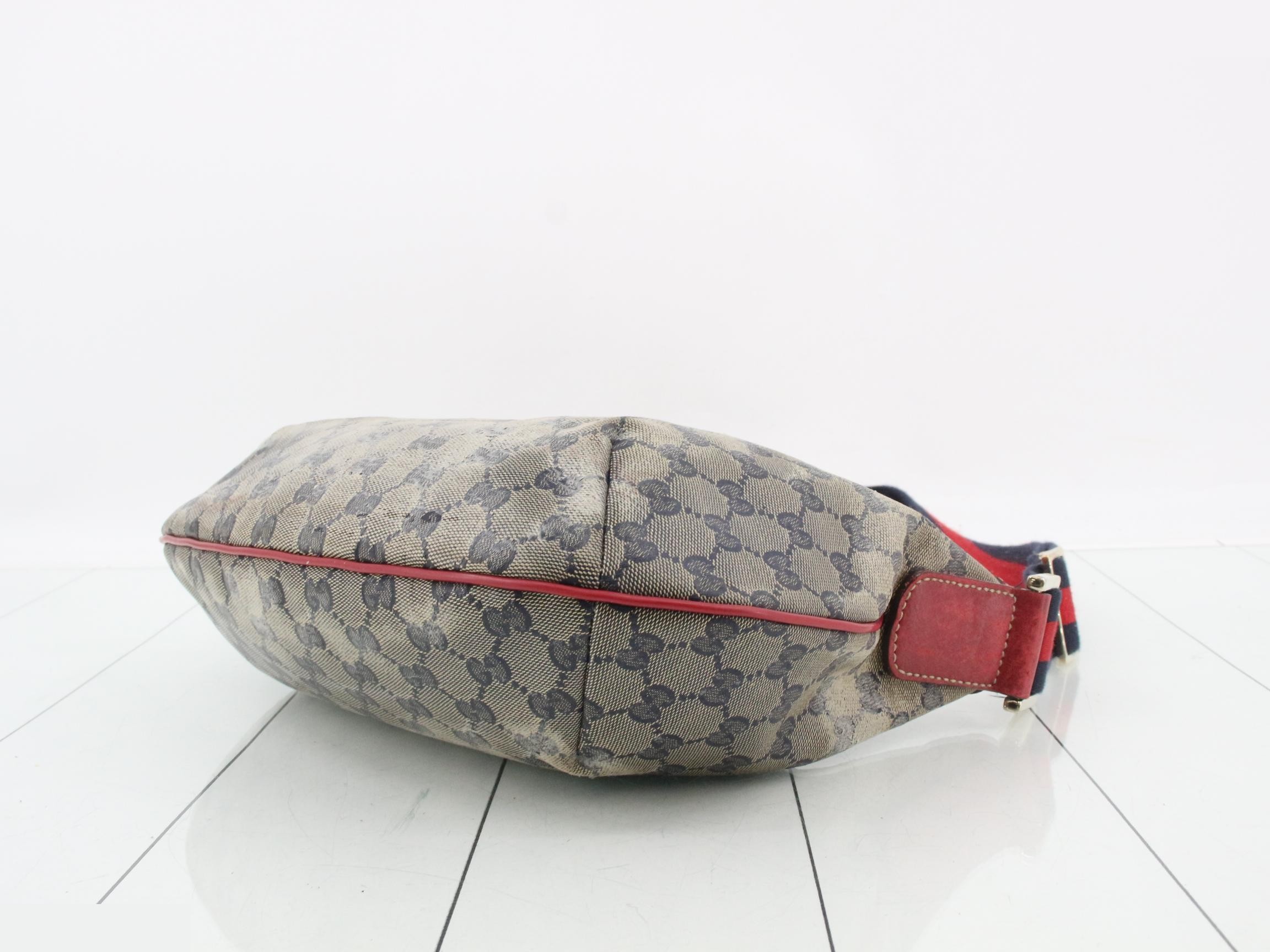 GG Supreme Shoulder Bag — view 6