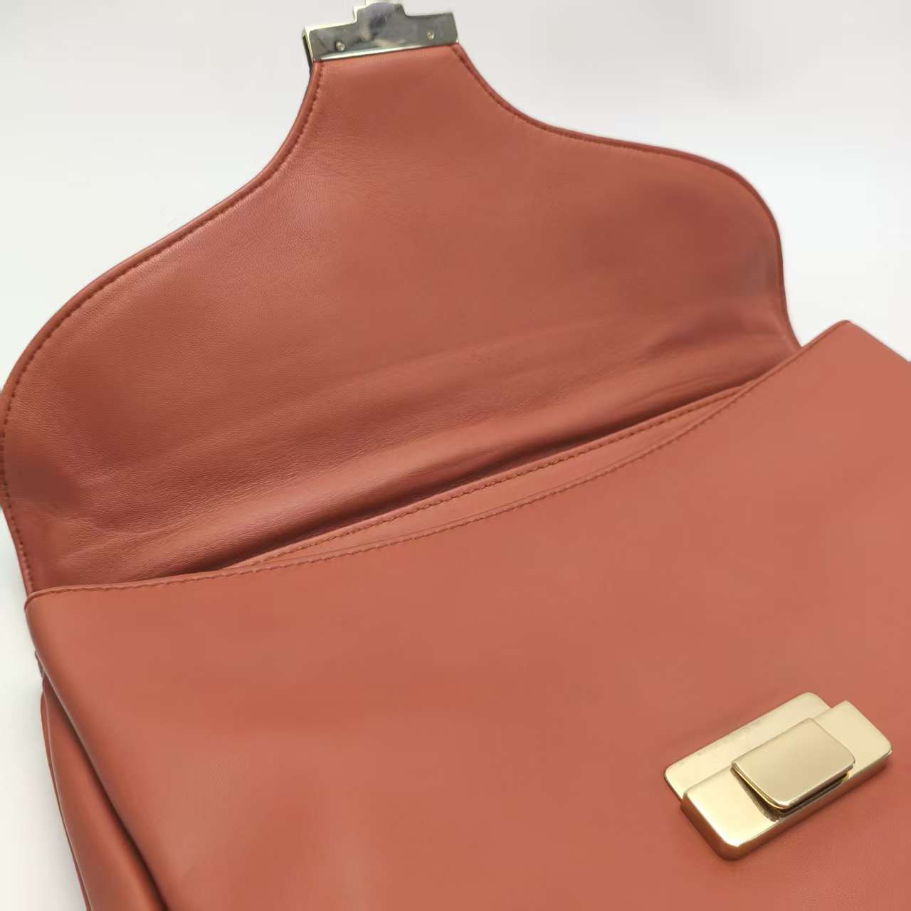 【*Shipped from: China*】VALENTINO Lambskin Handbag — view 8