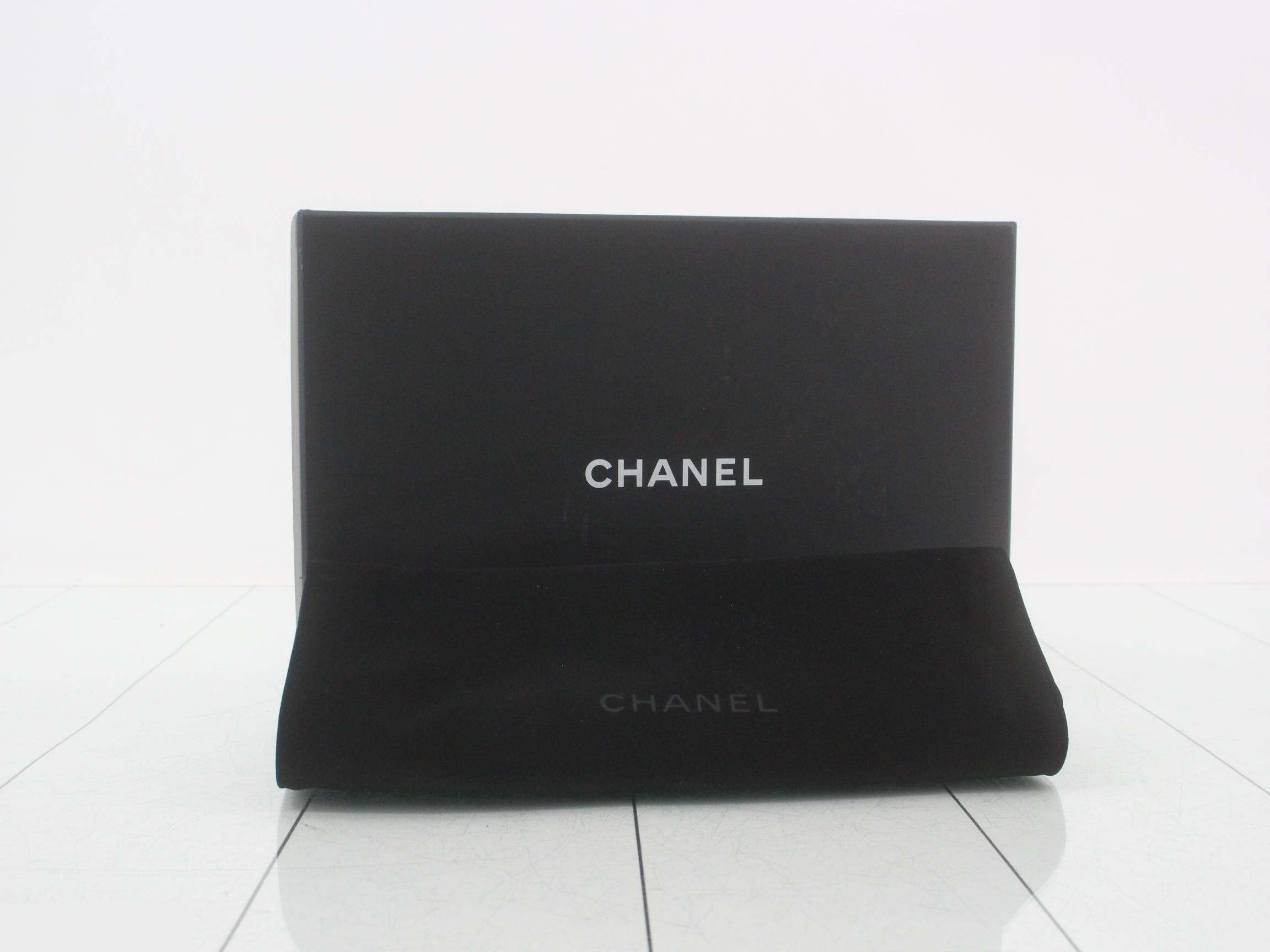 denim matelassé chain wallet — view 5
