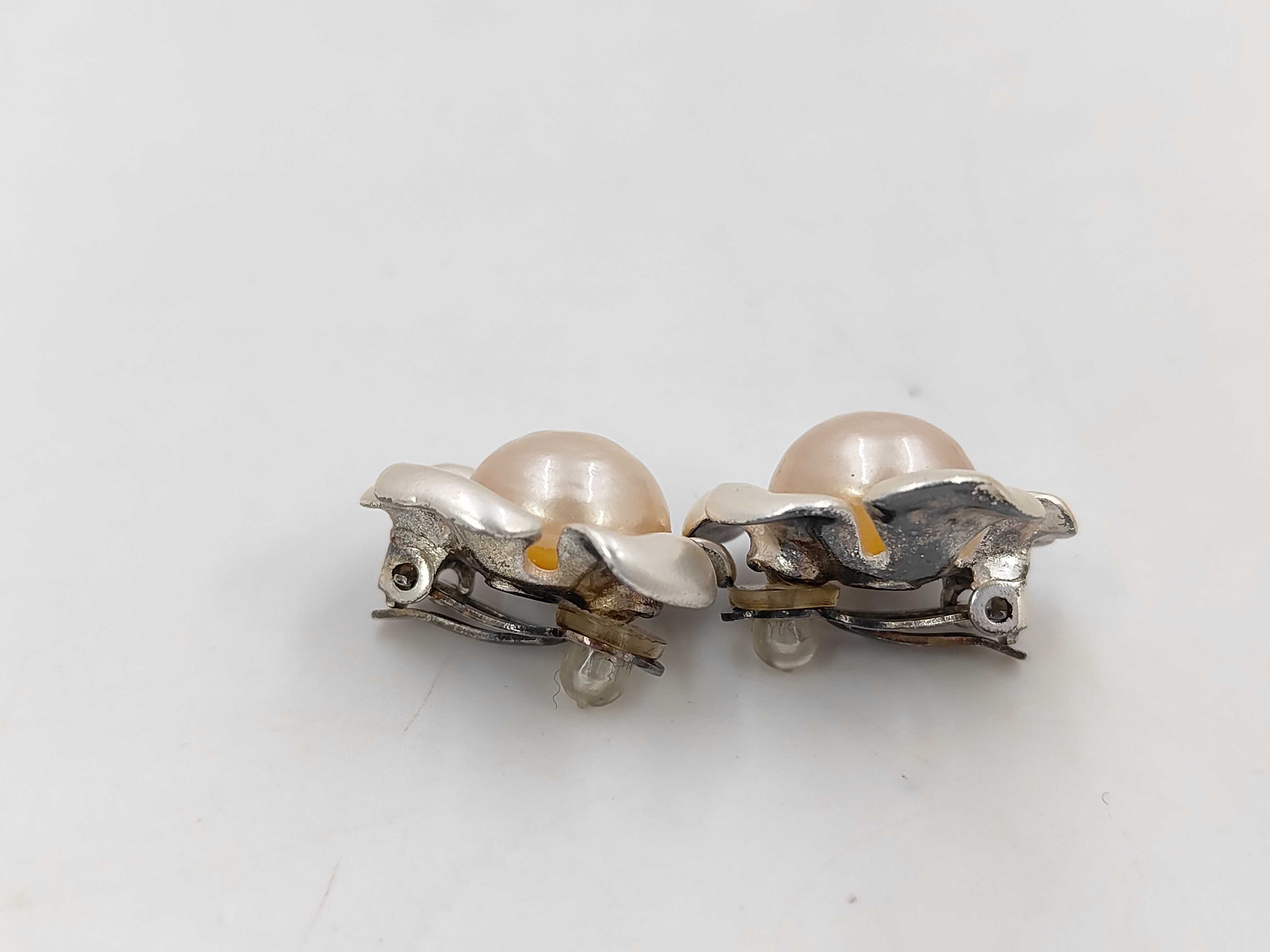 Camellia Motif Earrings 00T — view 3