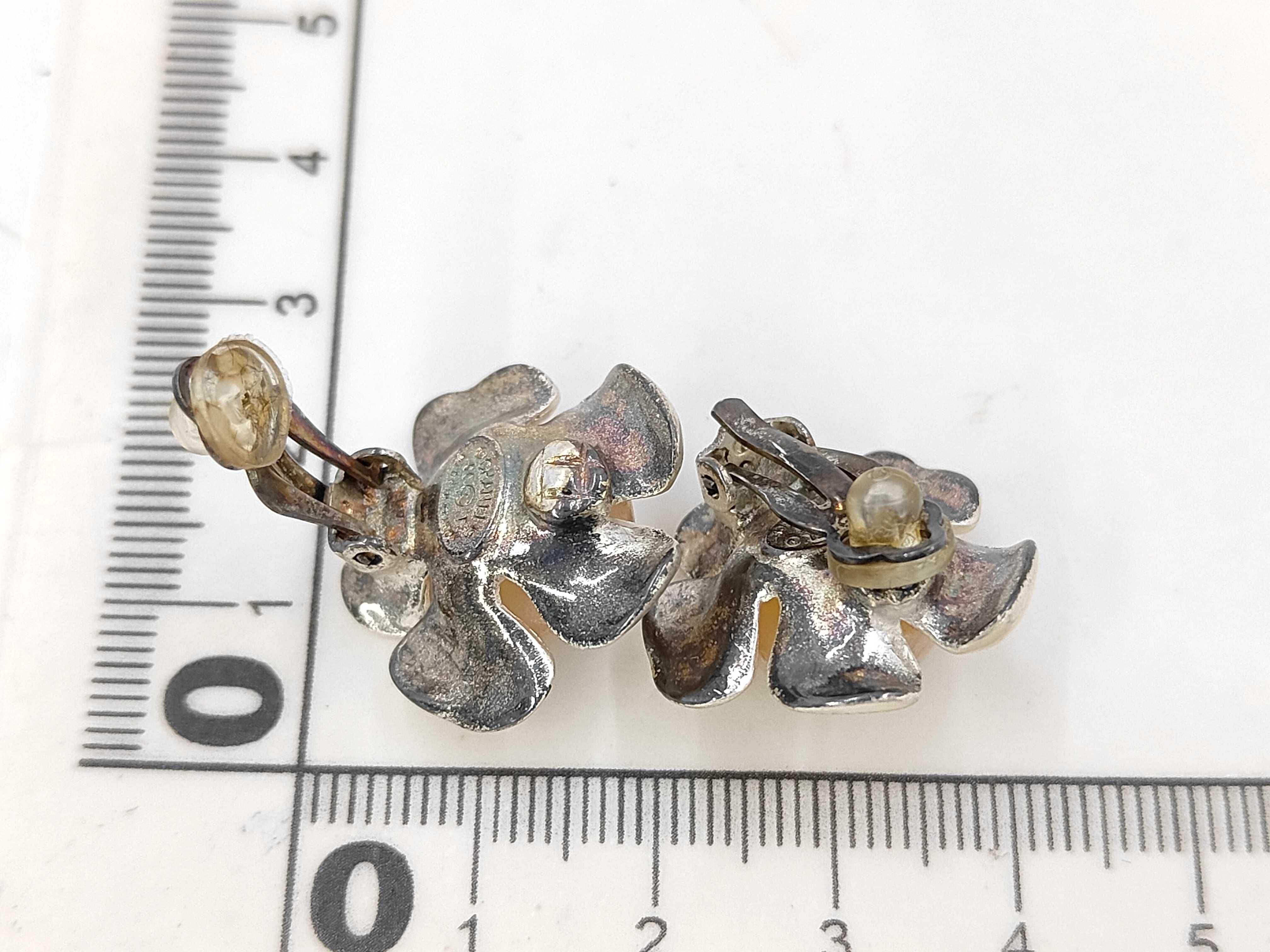 Camellia Motif Earrings 00T — view 6