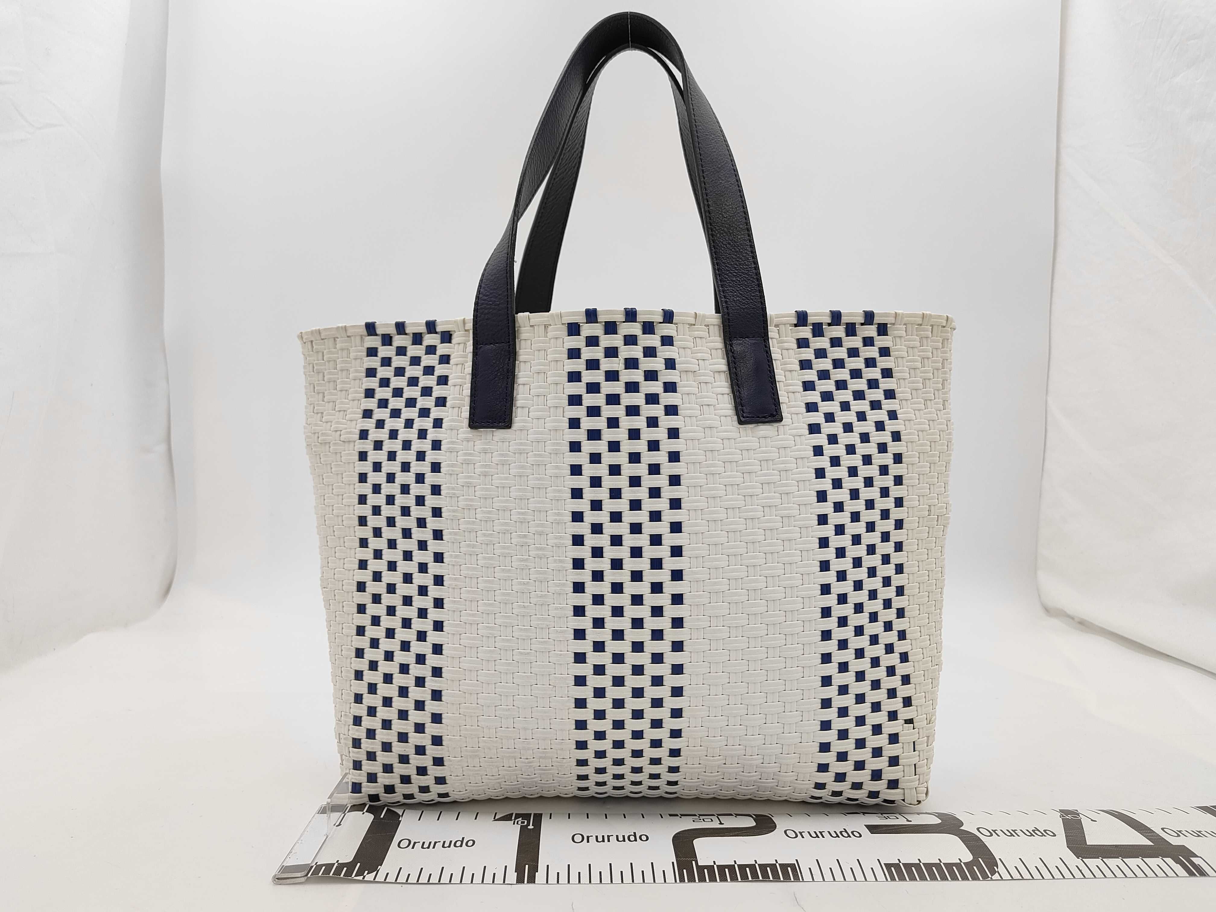 Blue Label Basket Bag Tote Bag with Charm — view 2