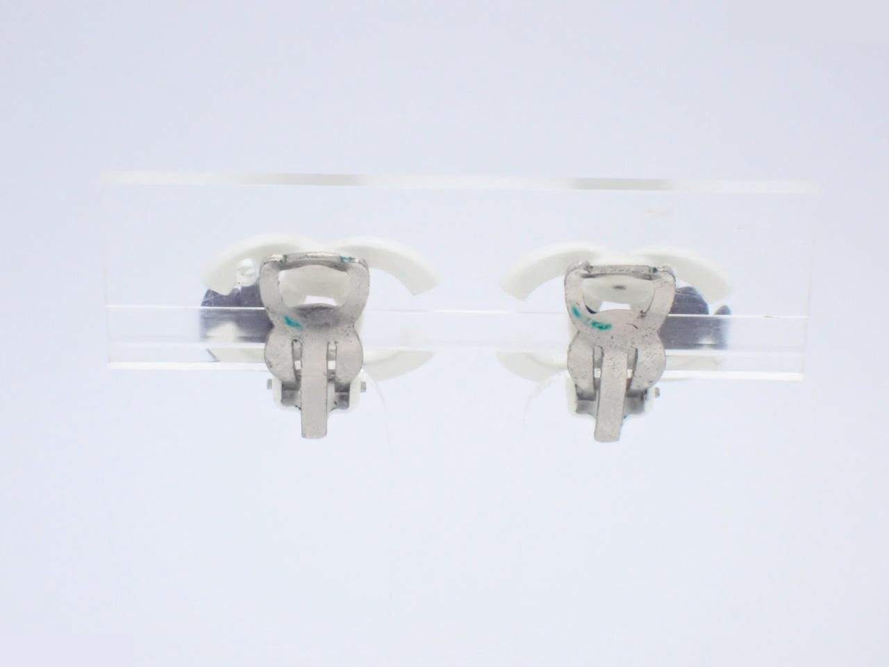 Vintage Classic (Precious Metal) Earrings — view 2