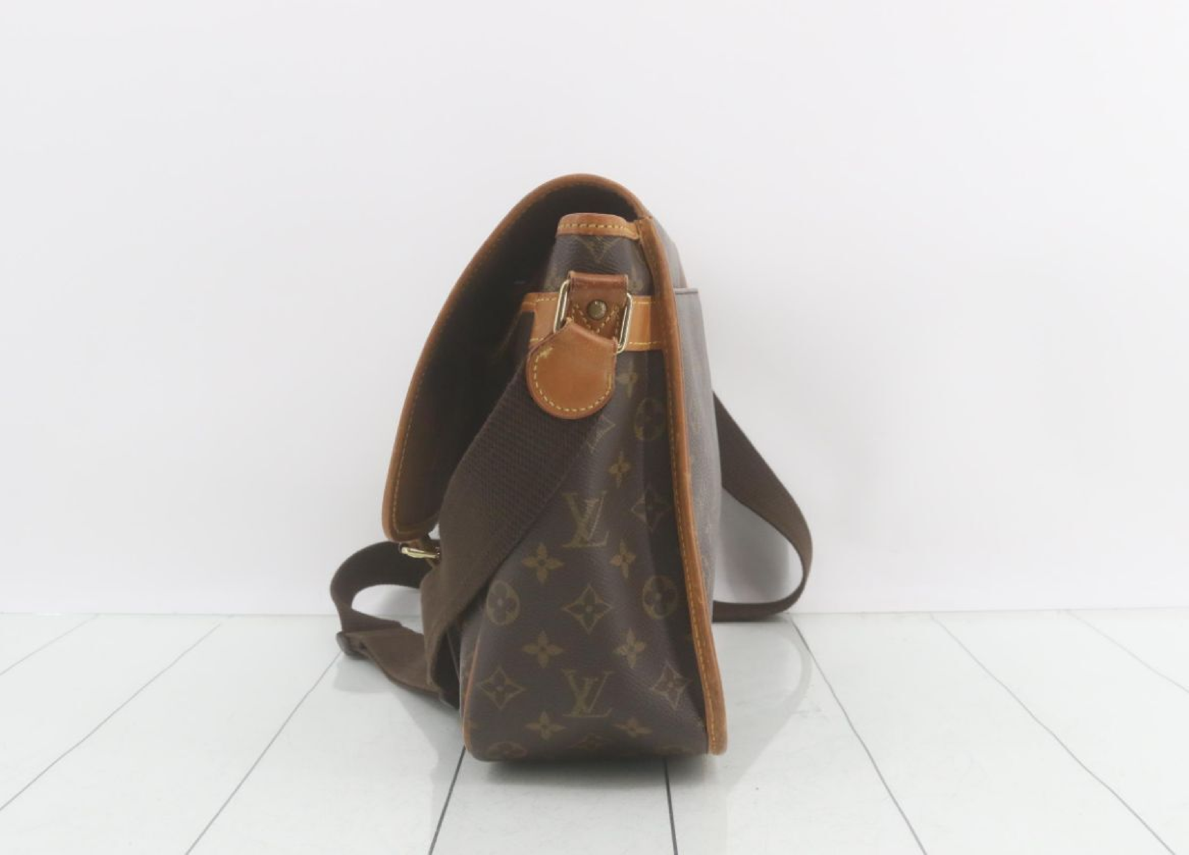 Gibeciere GM Shoulder Bag — view 3