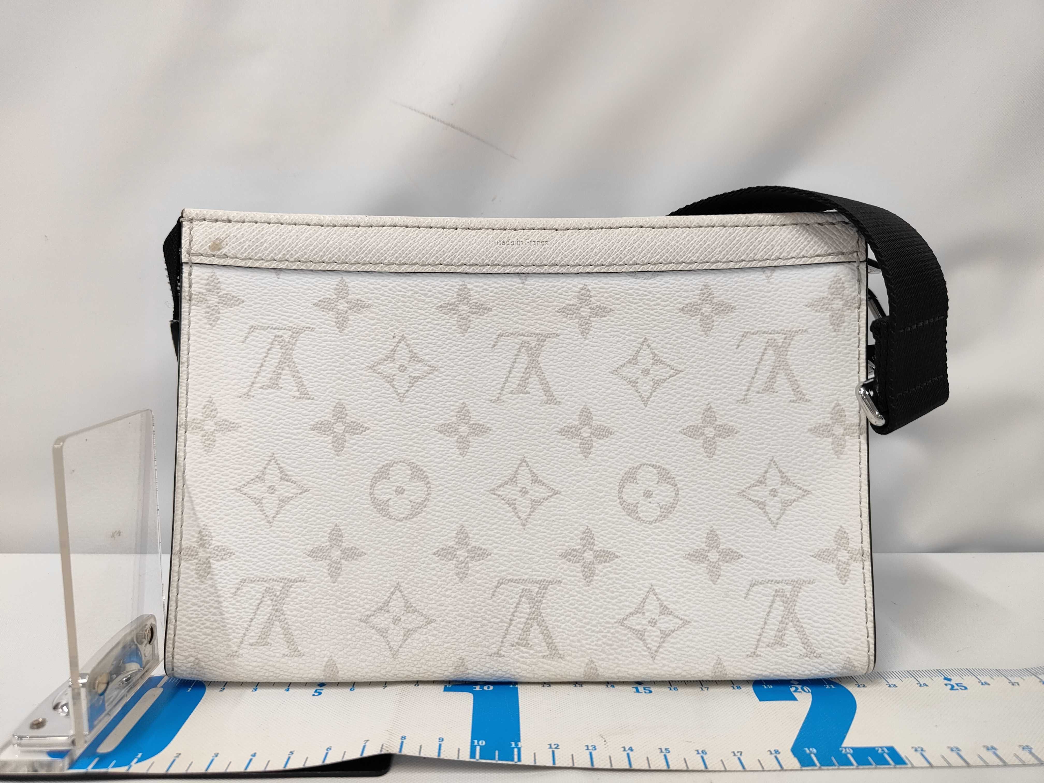 Taigarama Gaston Wearable Wallet Blanc M30935 RFID Shoulder Bag — view 2