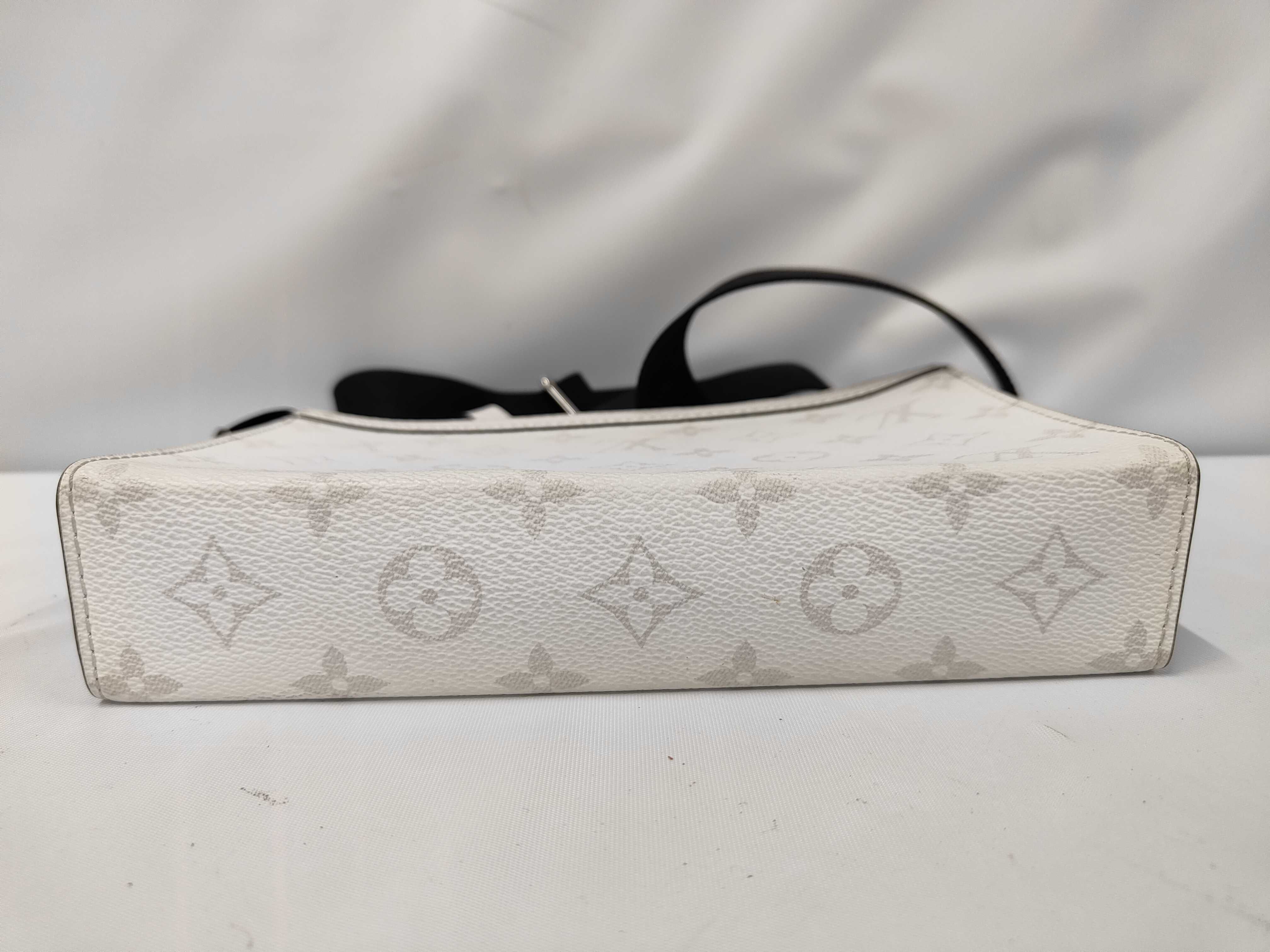 Taigarama Gaston Wearable Wallet Blanc M30935 RFID Shoulder Bag — view 3