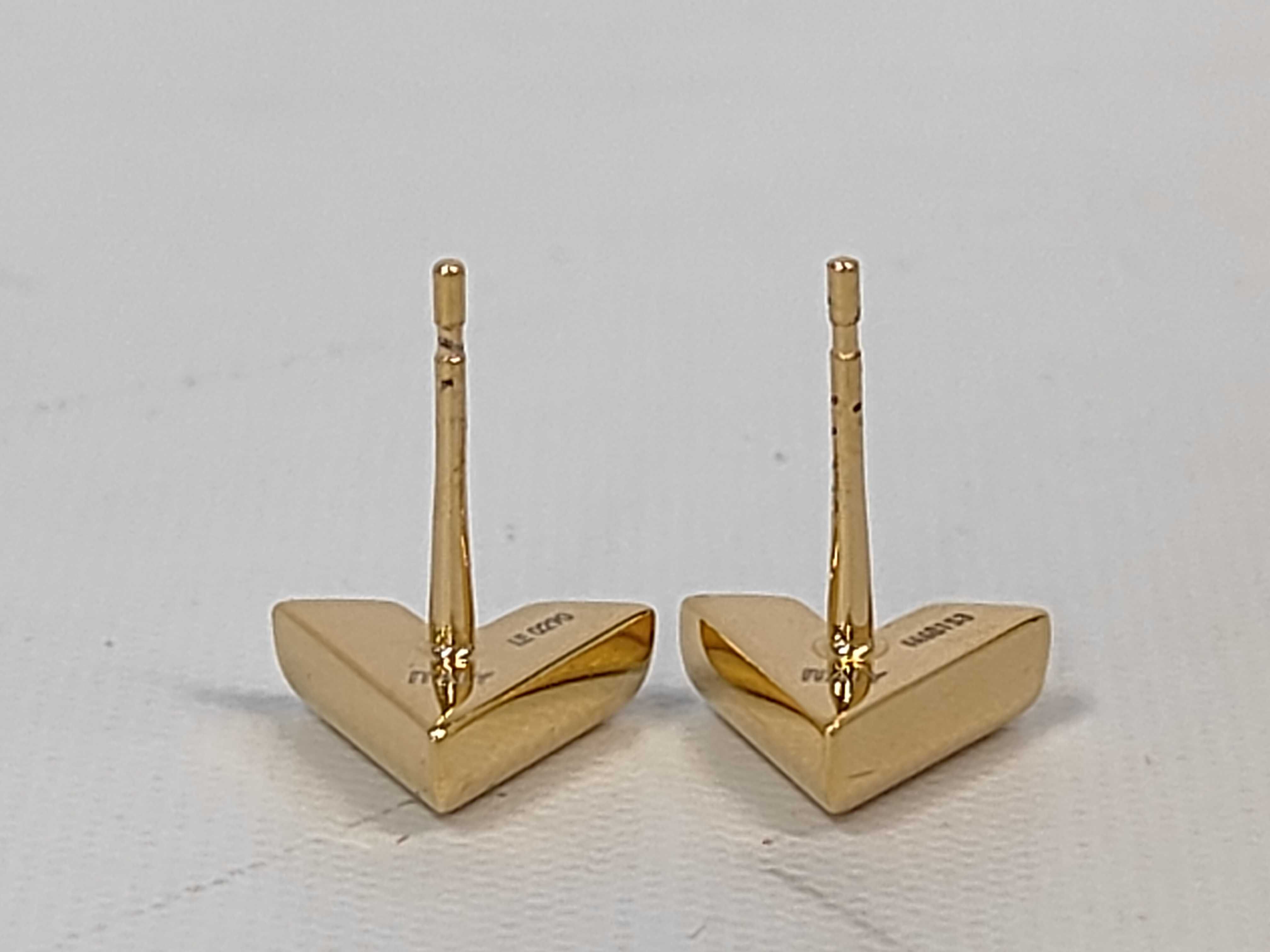 Essential V Earrings M68153 Earrings — view 4