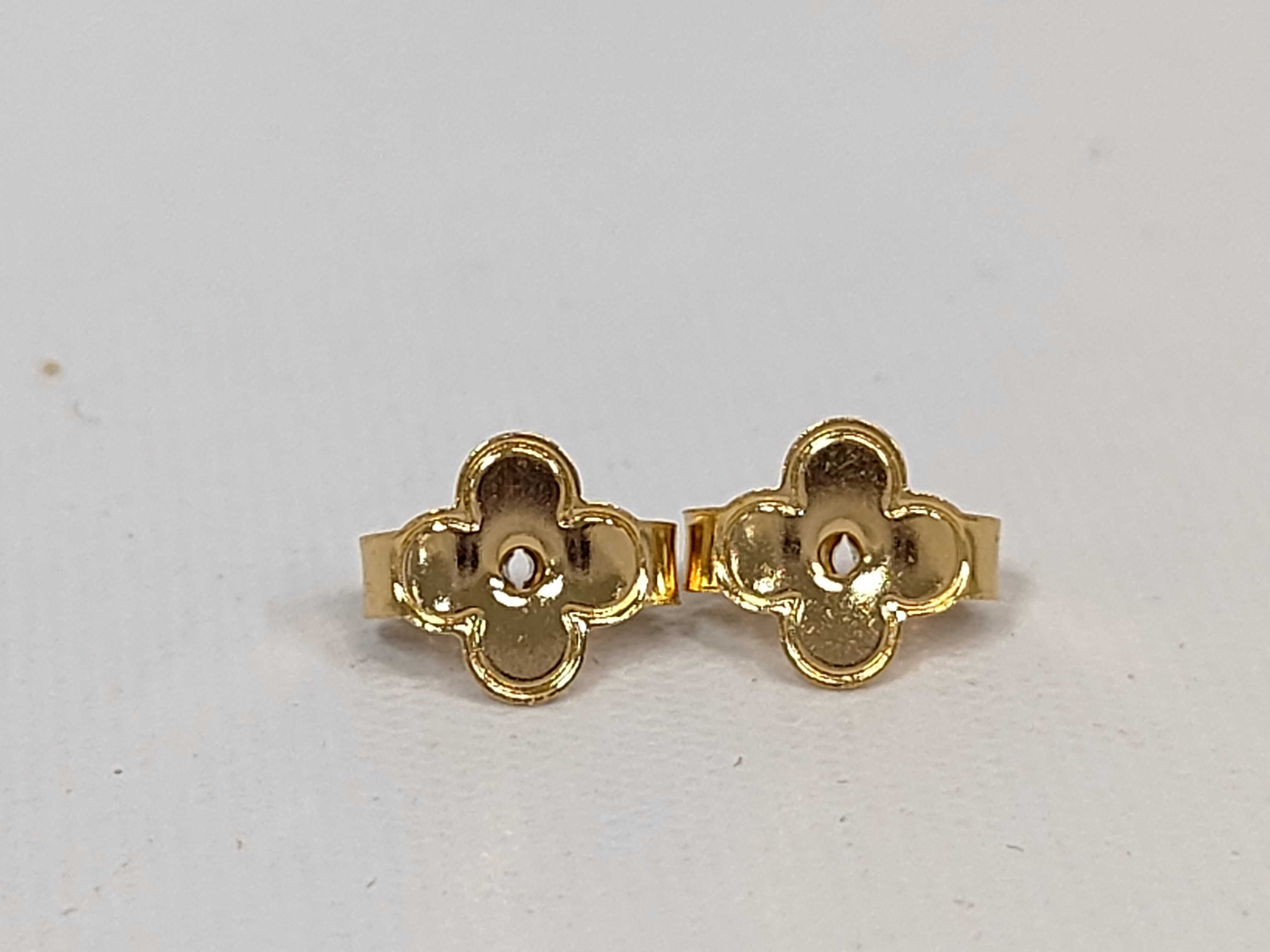 Essential V Earrings M68153 Earrings — view 5
