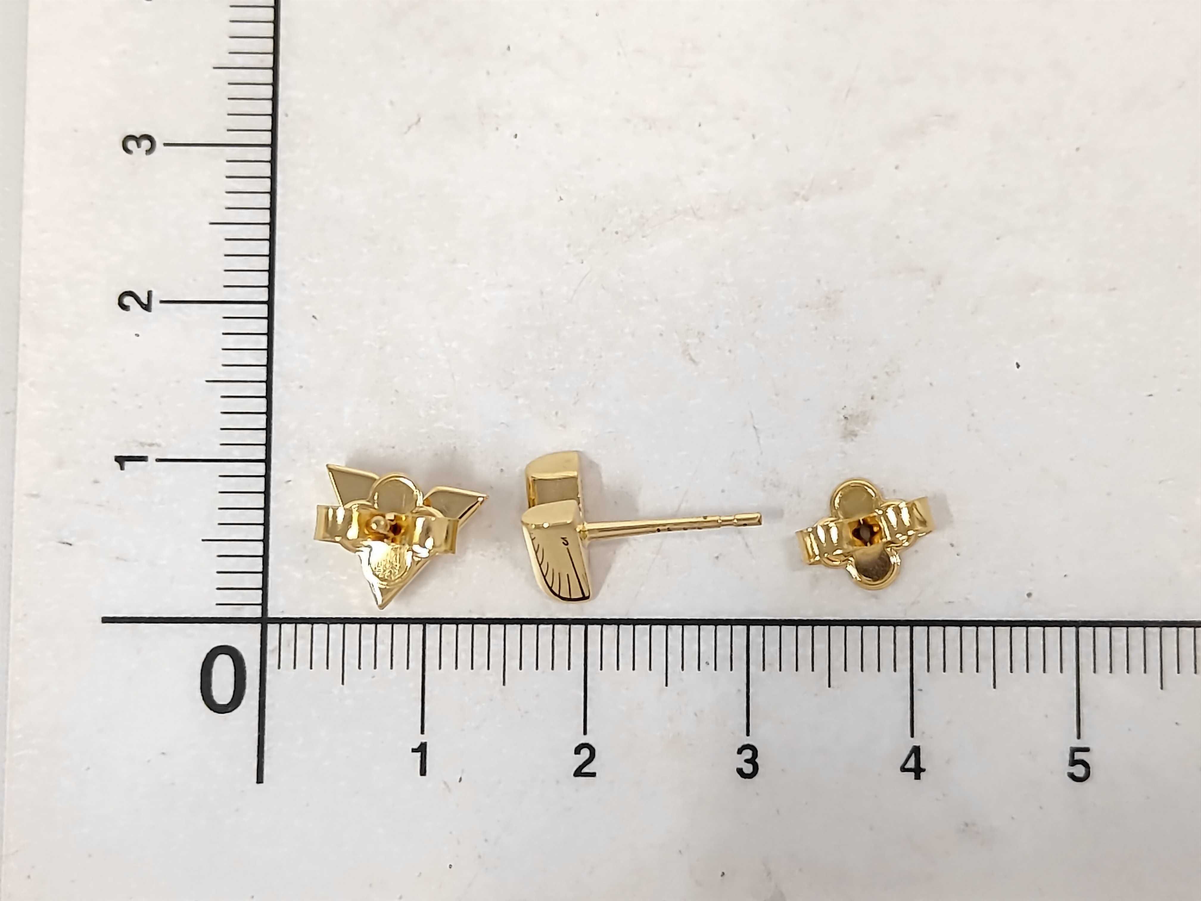 Essential V Earrings M68153 Earrings — view 7