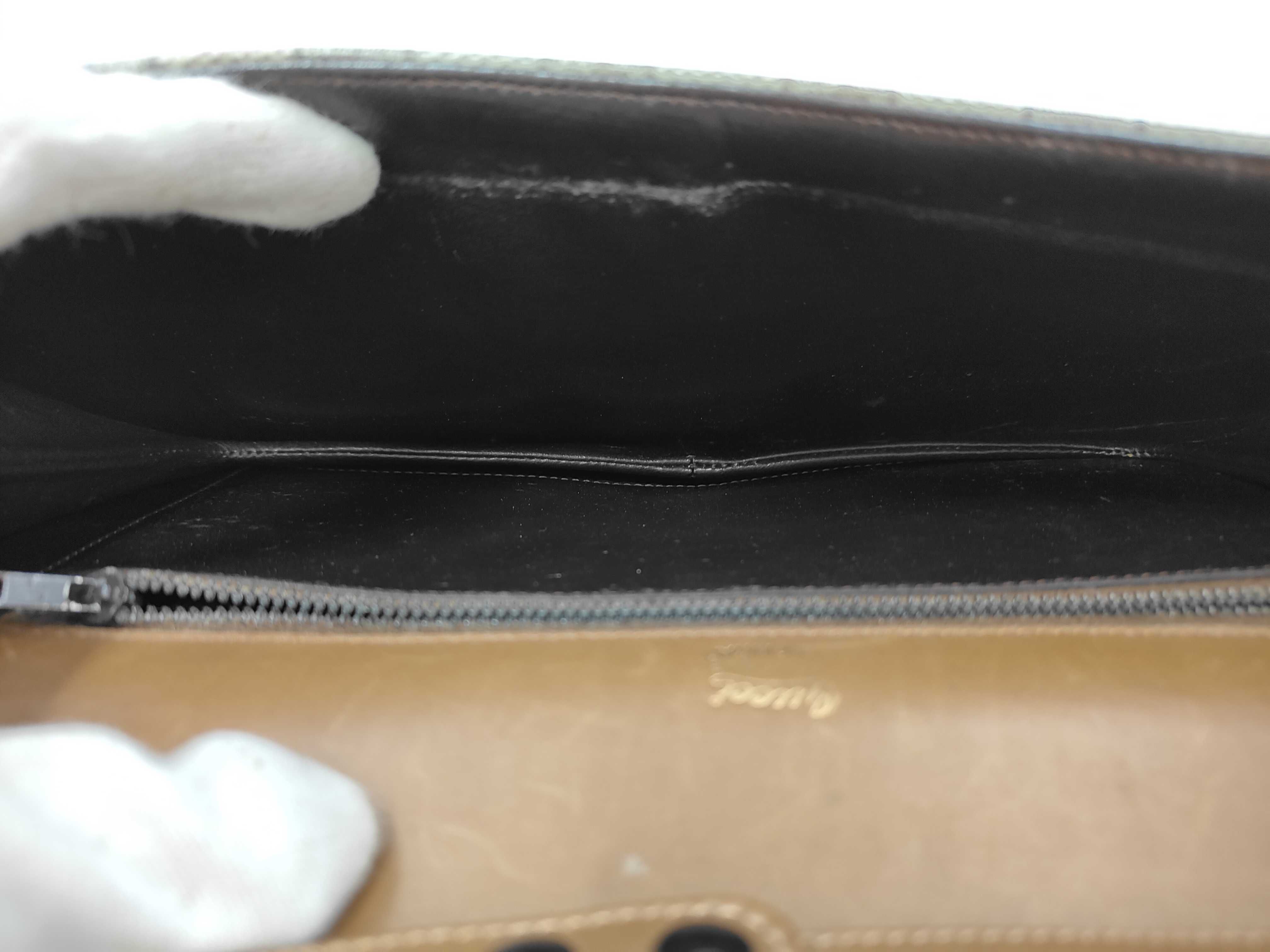 GG Supreme Old Gucci Shoulder Bag — view 9