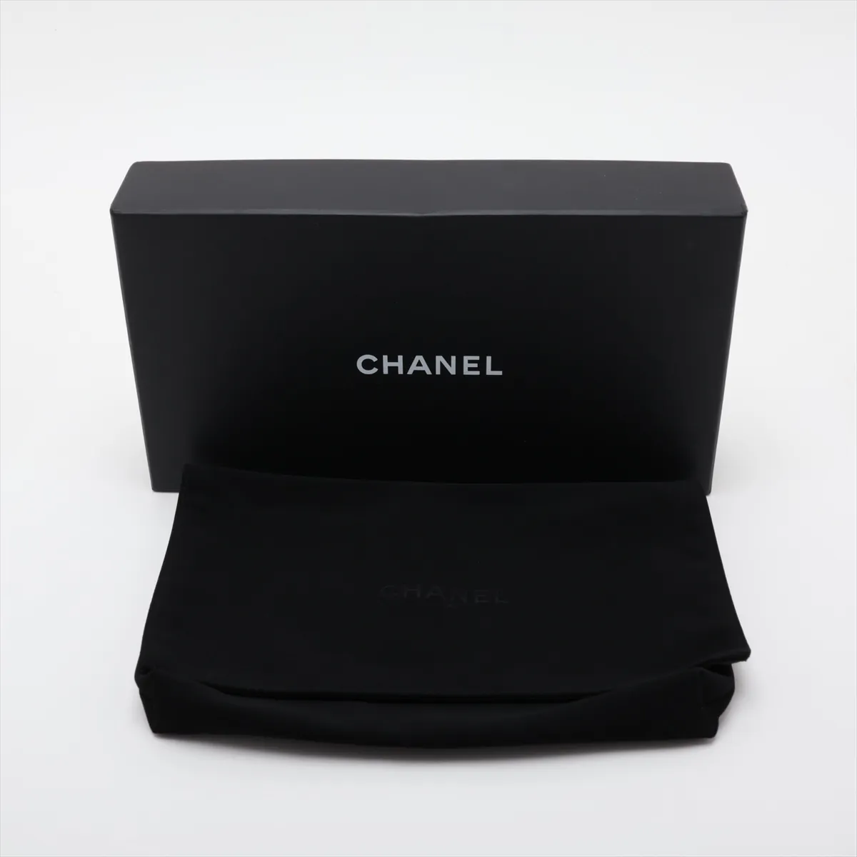 Matelassé Caviar Skin Chain Wallet, Black with Gold Hardware and Random Plate Design (AP0250) — view 11