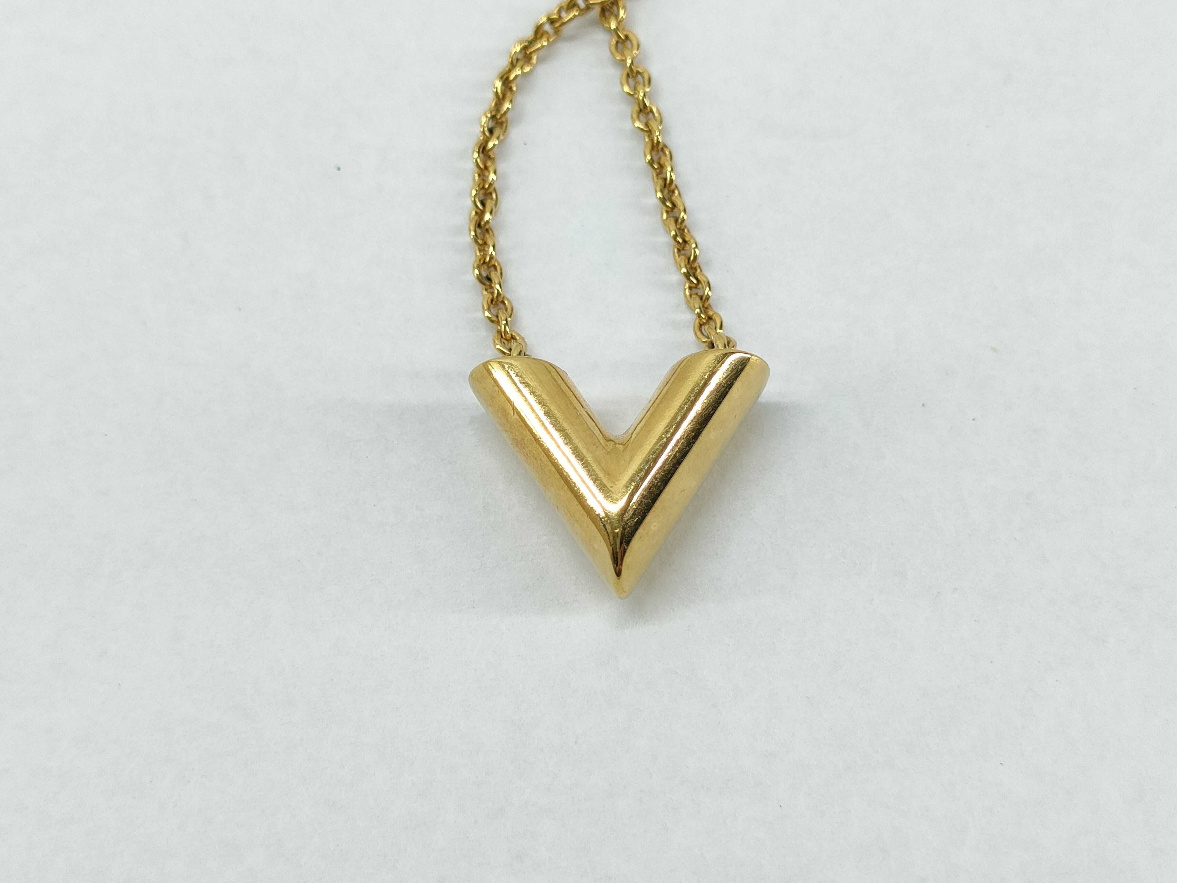 LV M00857 Essential V Necklace — view 2