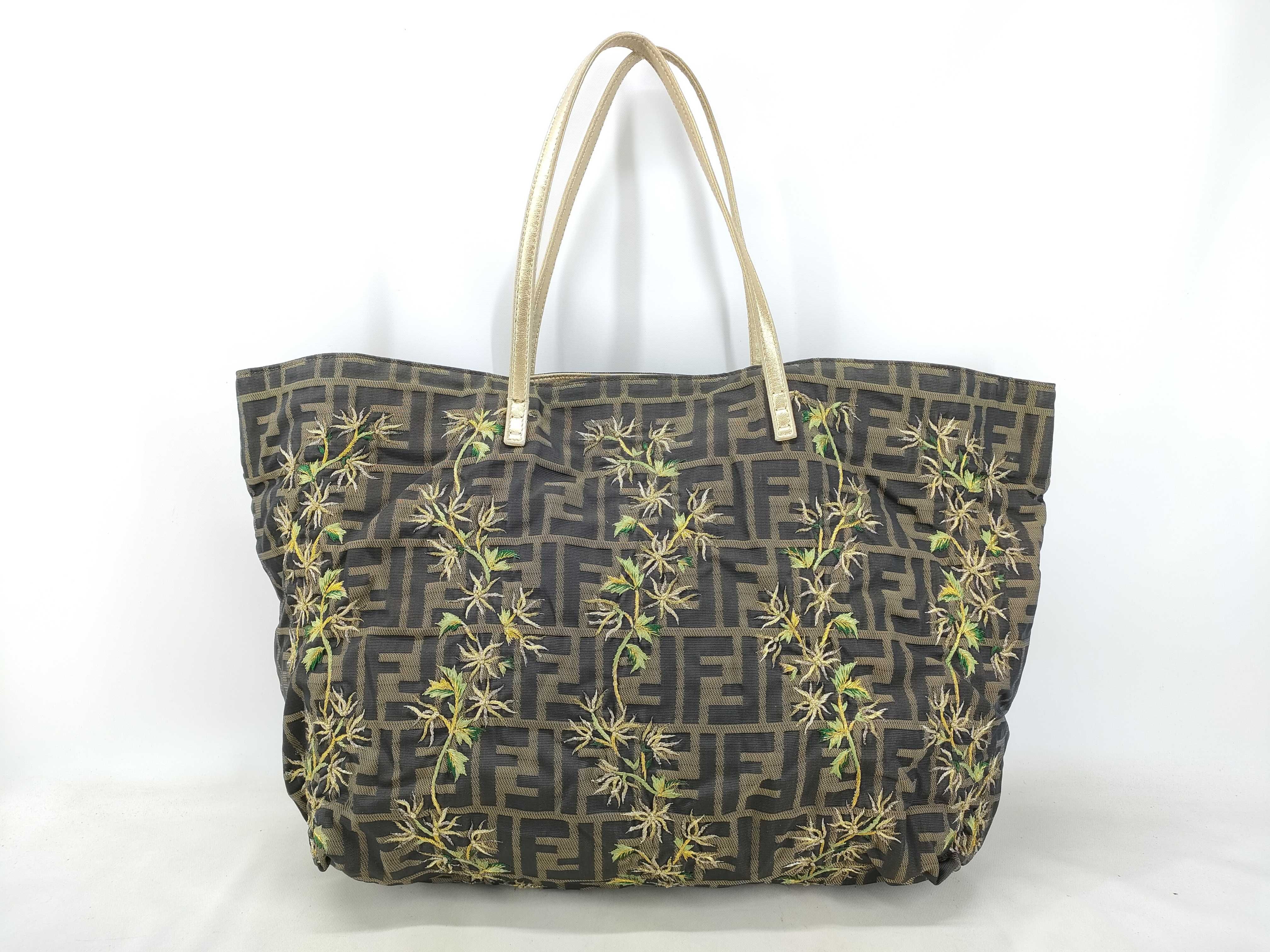 Zucca pattern Fendi Mamma embroidered tote bag