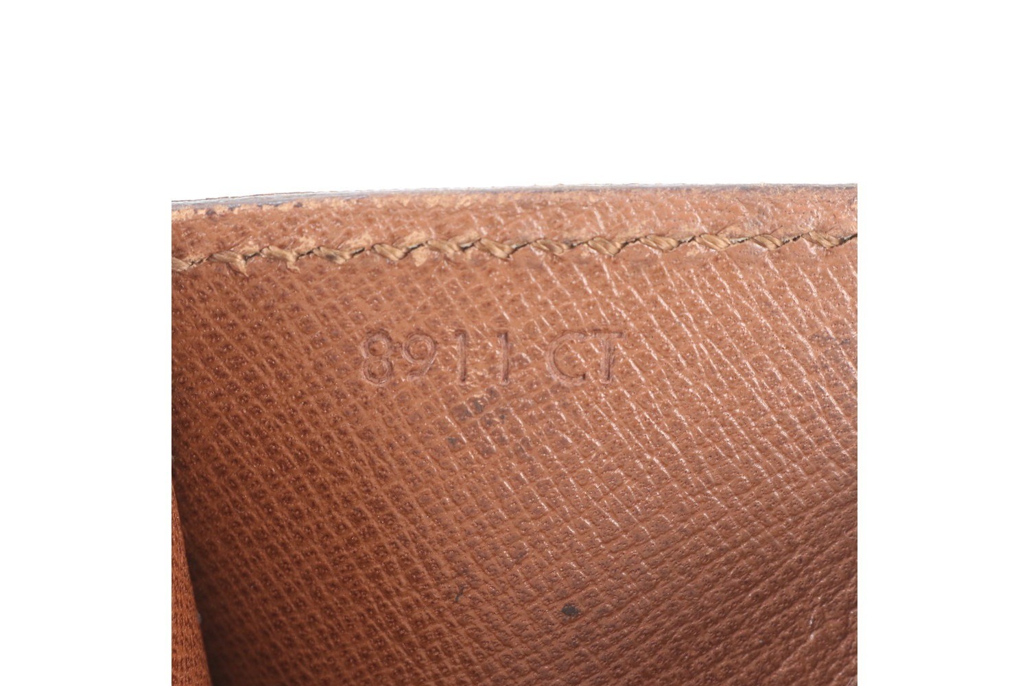 Monogram Porte Documents Bandoulière M53338 Leather 2-Way — view 10