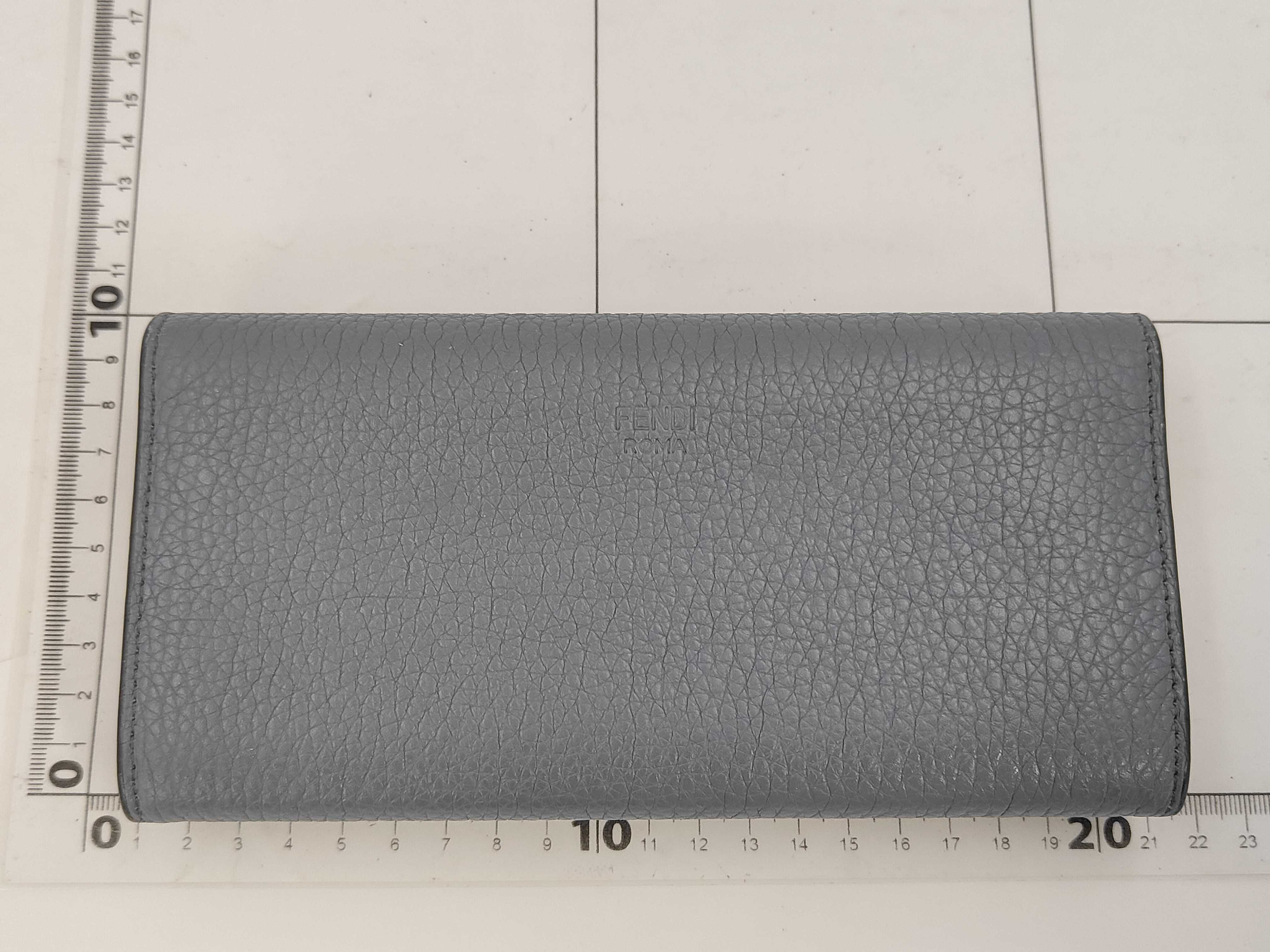 Peekaboo Leather 8M0427 Blue Long Wallet — view 2