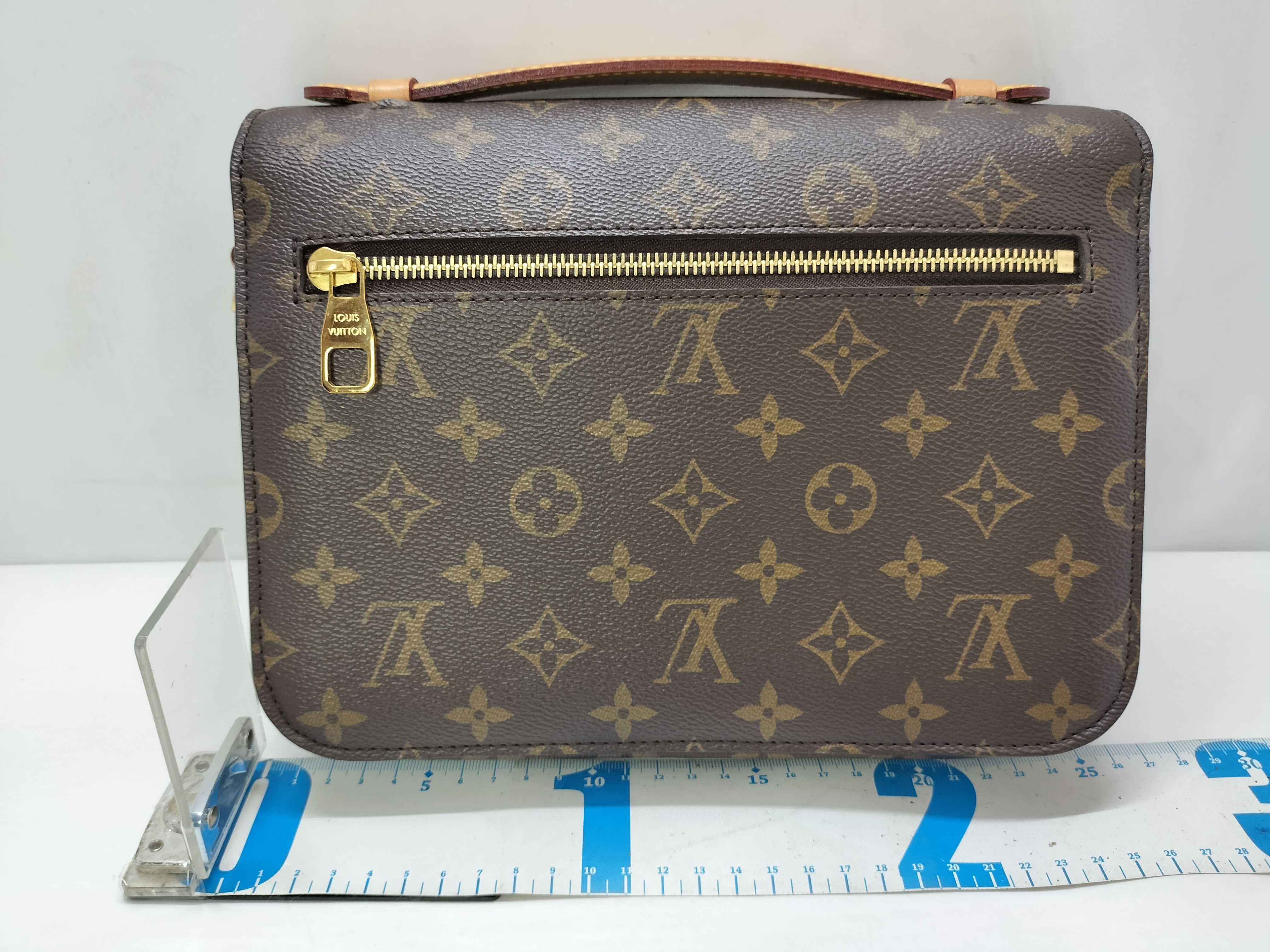 Monogram LV Monogram Crossbody Bag Handbag — view 2