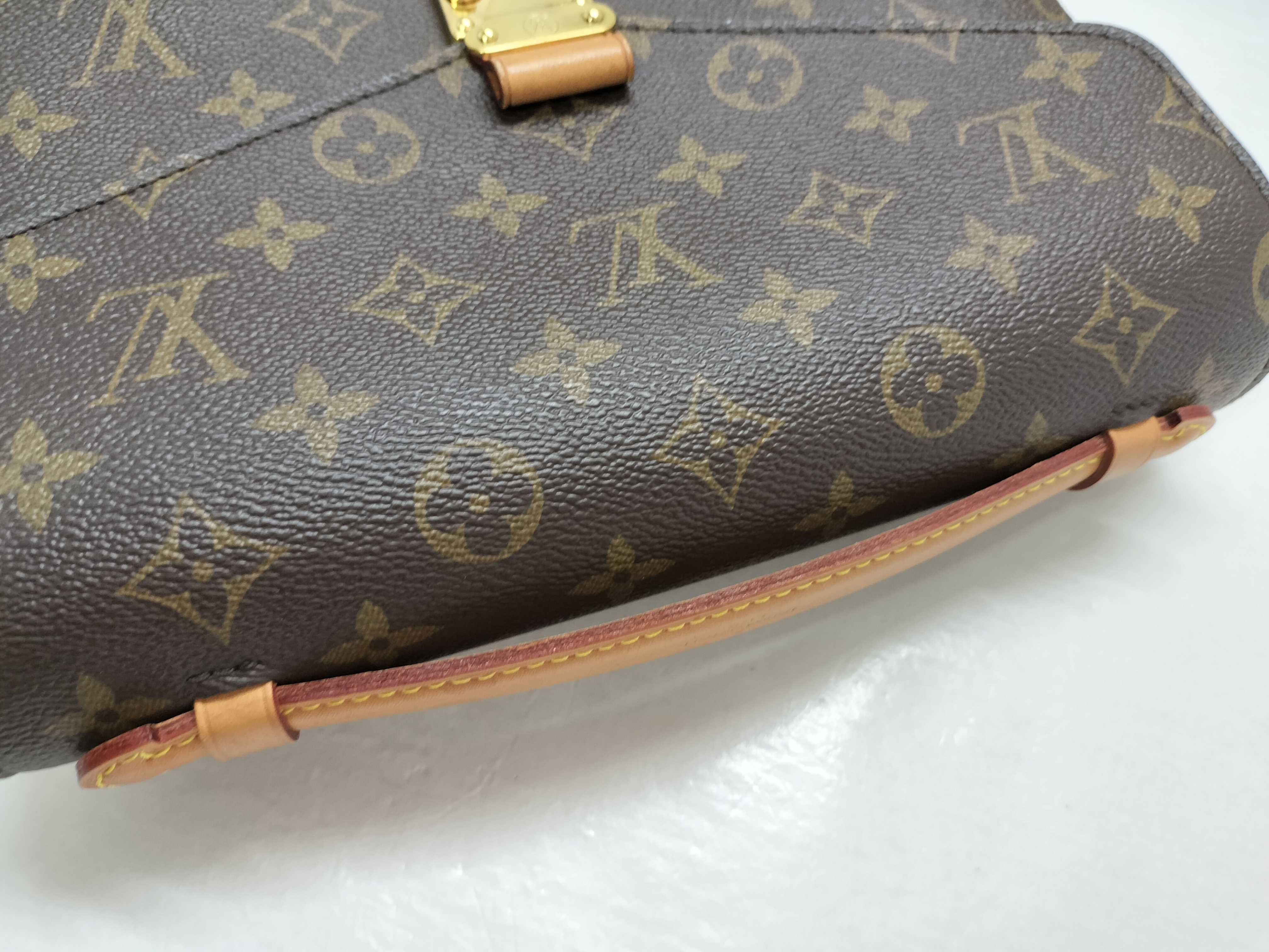 Monogram LV Monogram Crossbody Bag Handbag — view 3