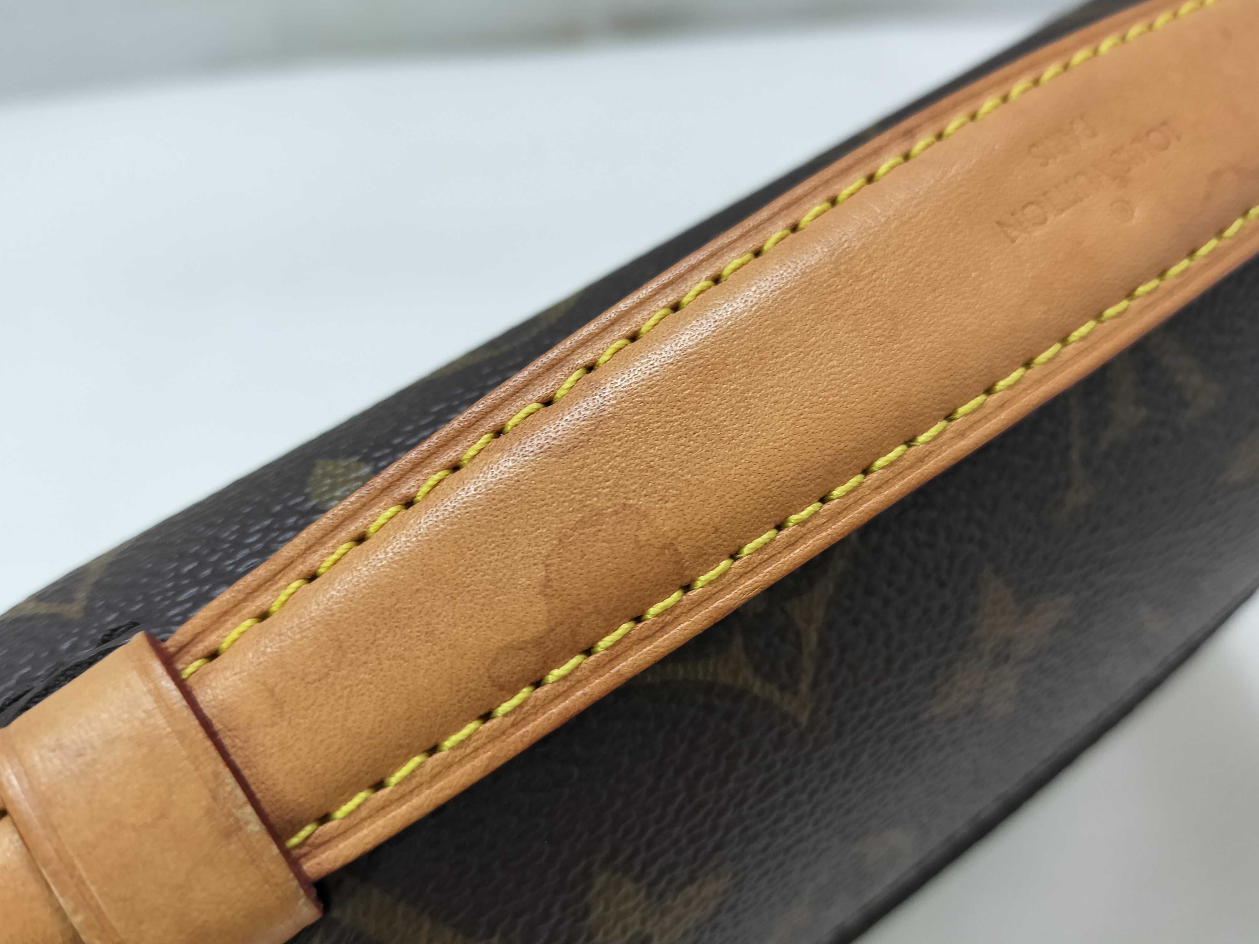 Monogram LV Monogram Crossbody Bag Handbag — view 4