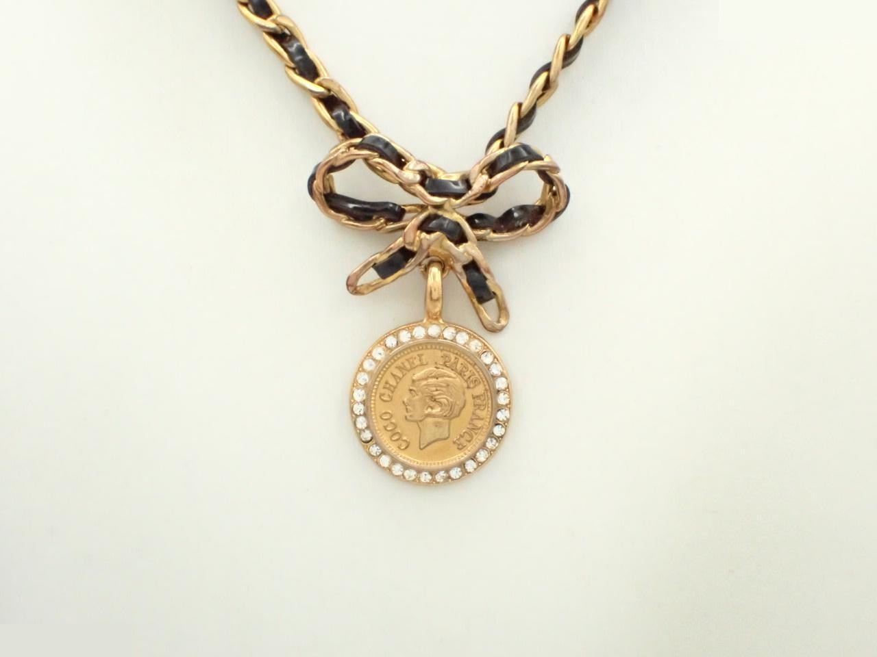 Coin, ribbon, and stone chain necklace (chain approximately 40cm)