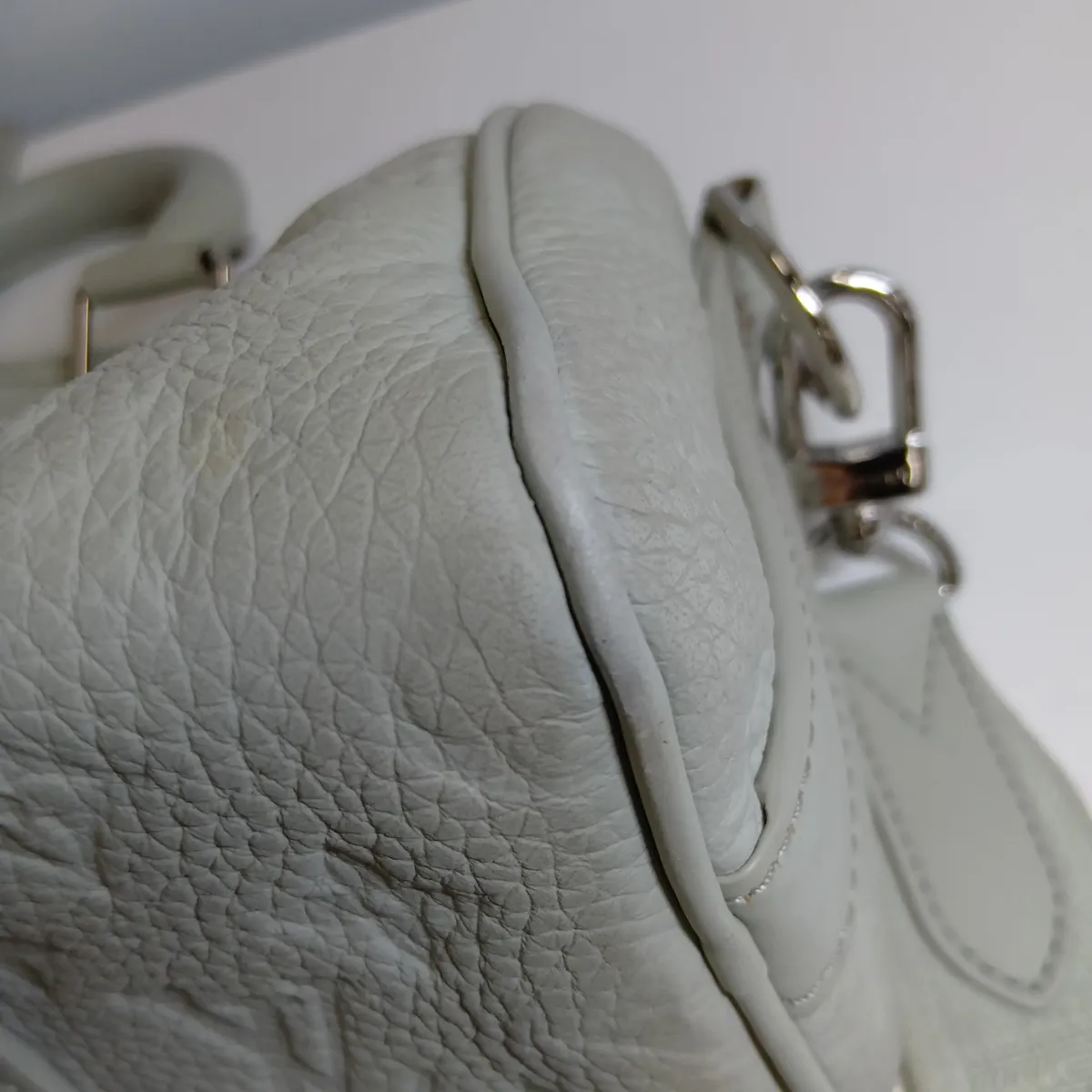 Taurillon Monogram Keepall Bandoulière 25 M23163, serial number unknown, gray. — view 15