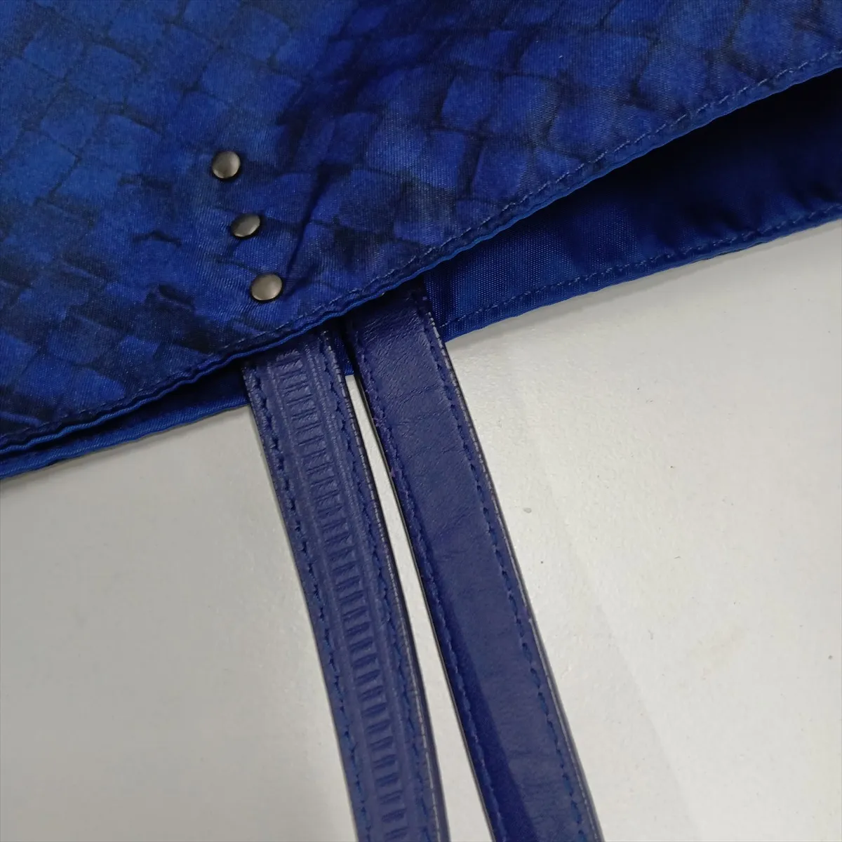 Intrecciato Illusion Nylon Tote Bag, Blue — view 10