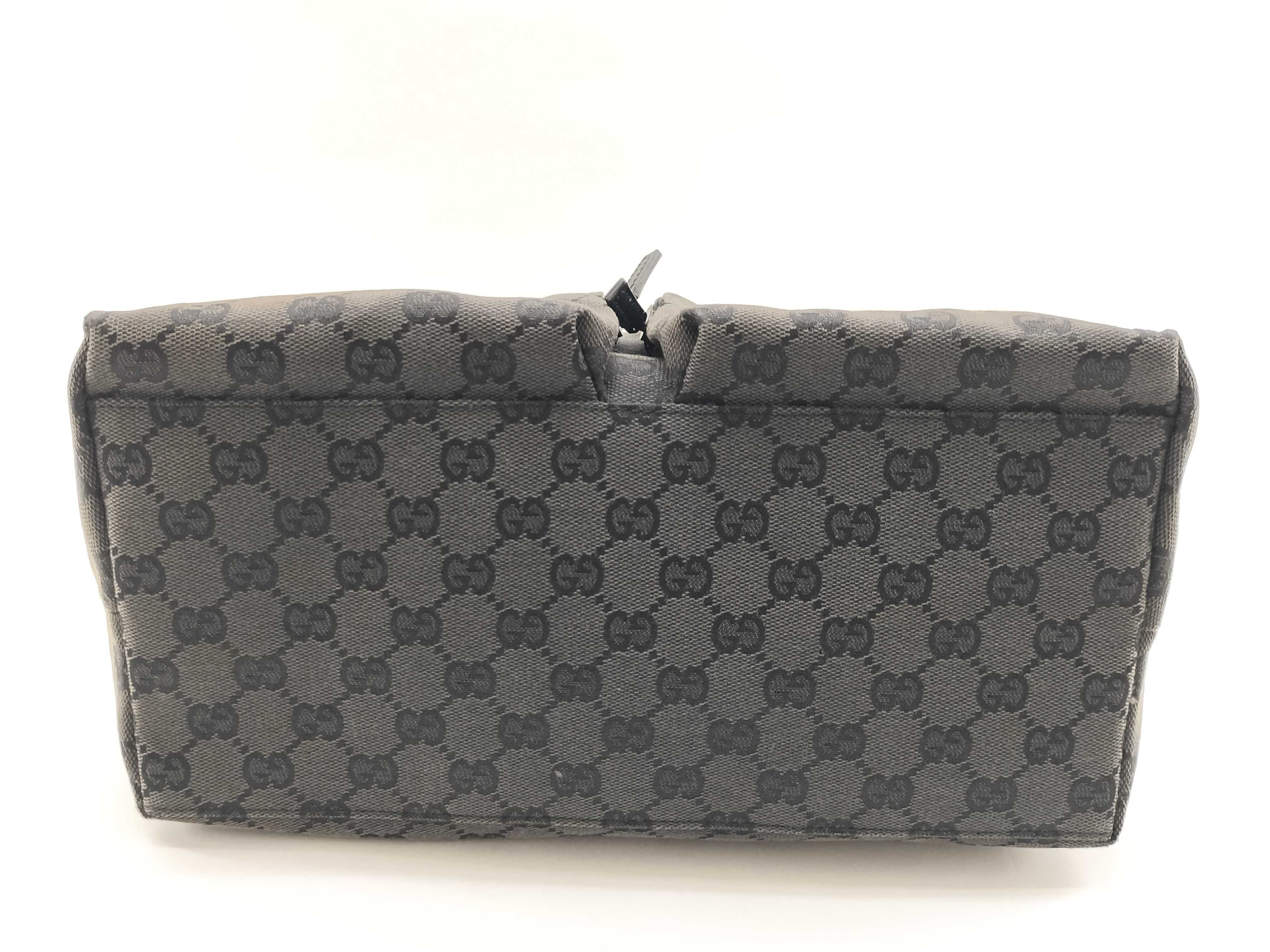 GG Canvas Shoulder Bag — view 4