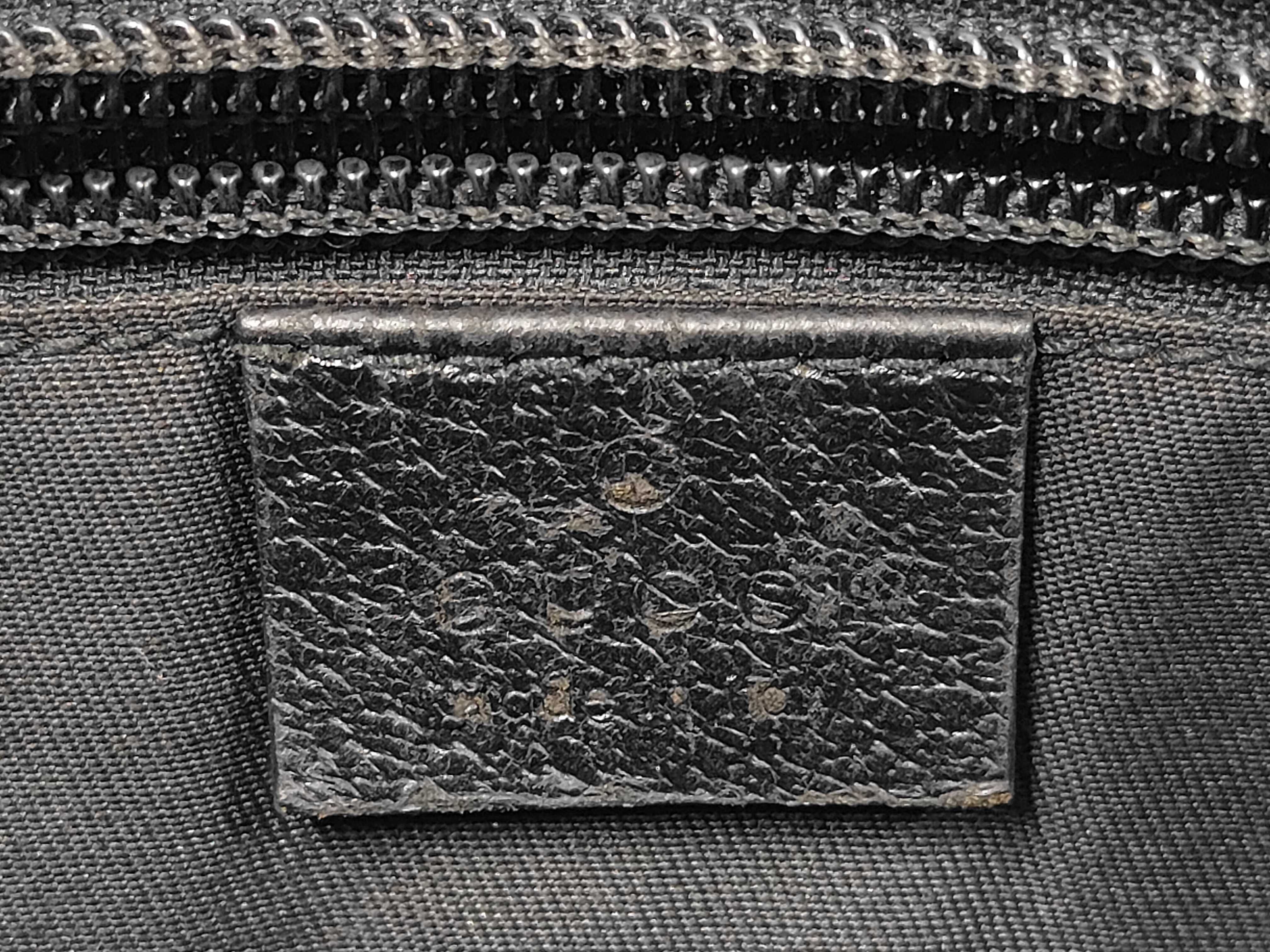 GG Canvas Shoulder Bag — view 9