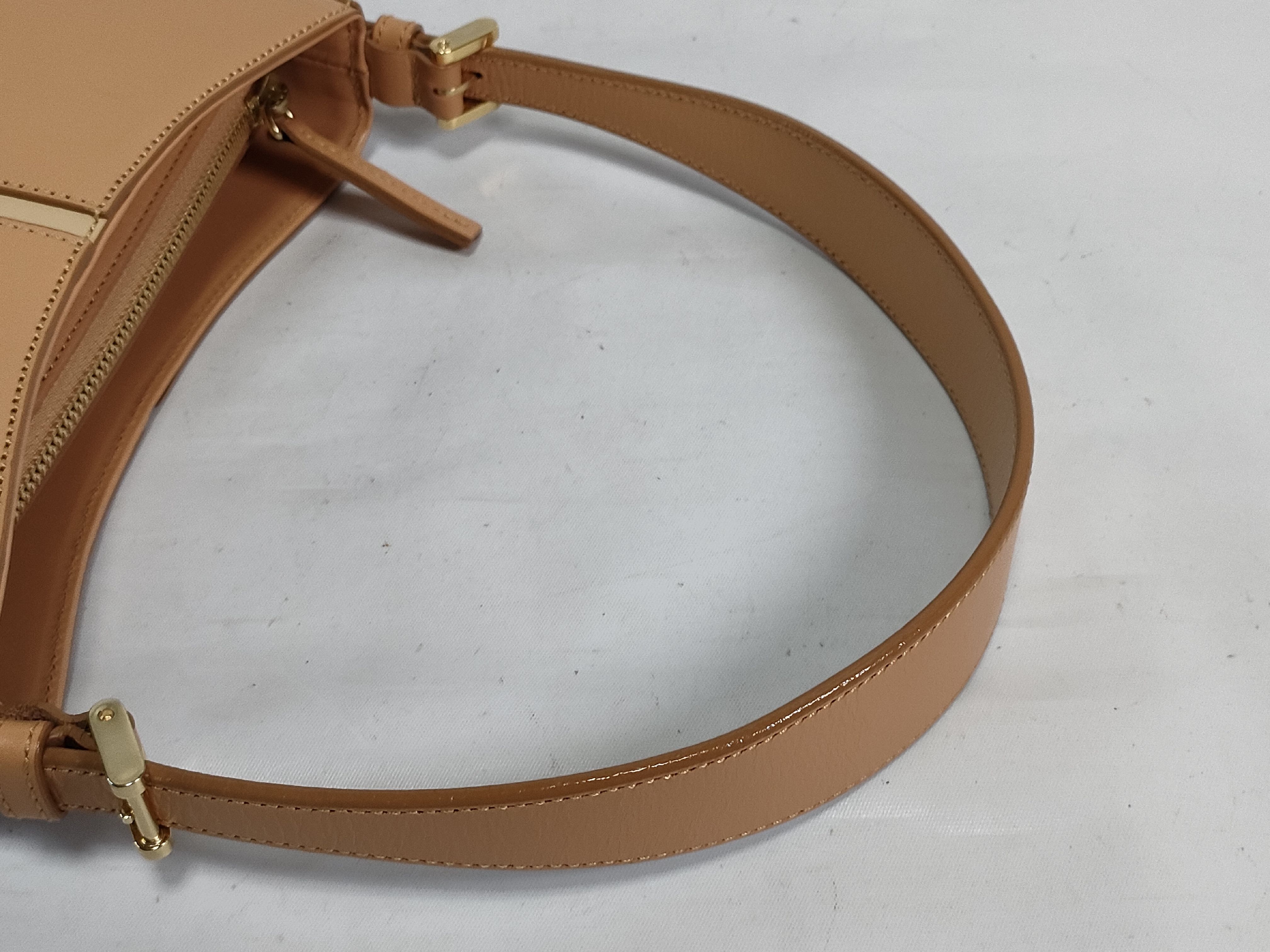 One-Shoulder Leather Beige Shoulder Bag — view 3