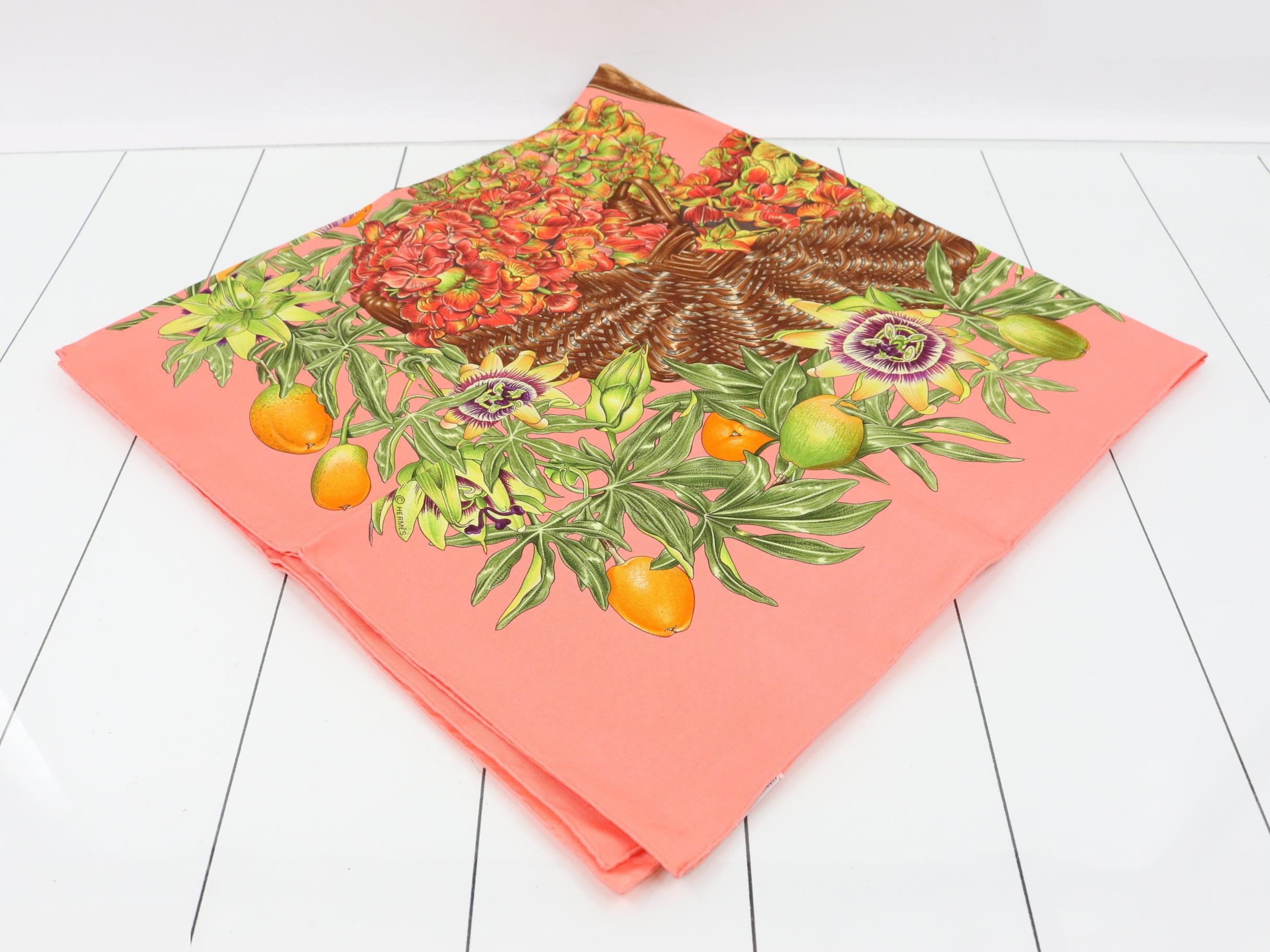 Carre 90 PASSIFLORES Passionflower 100% Silk Box — view 2