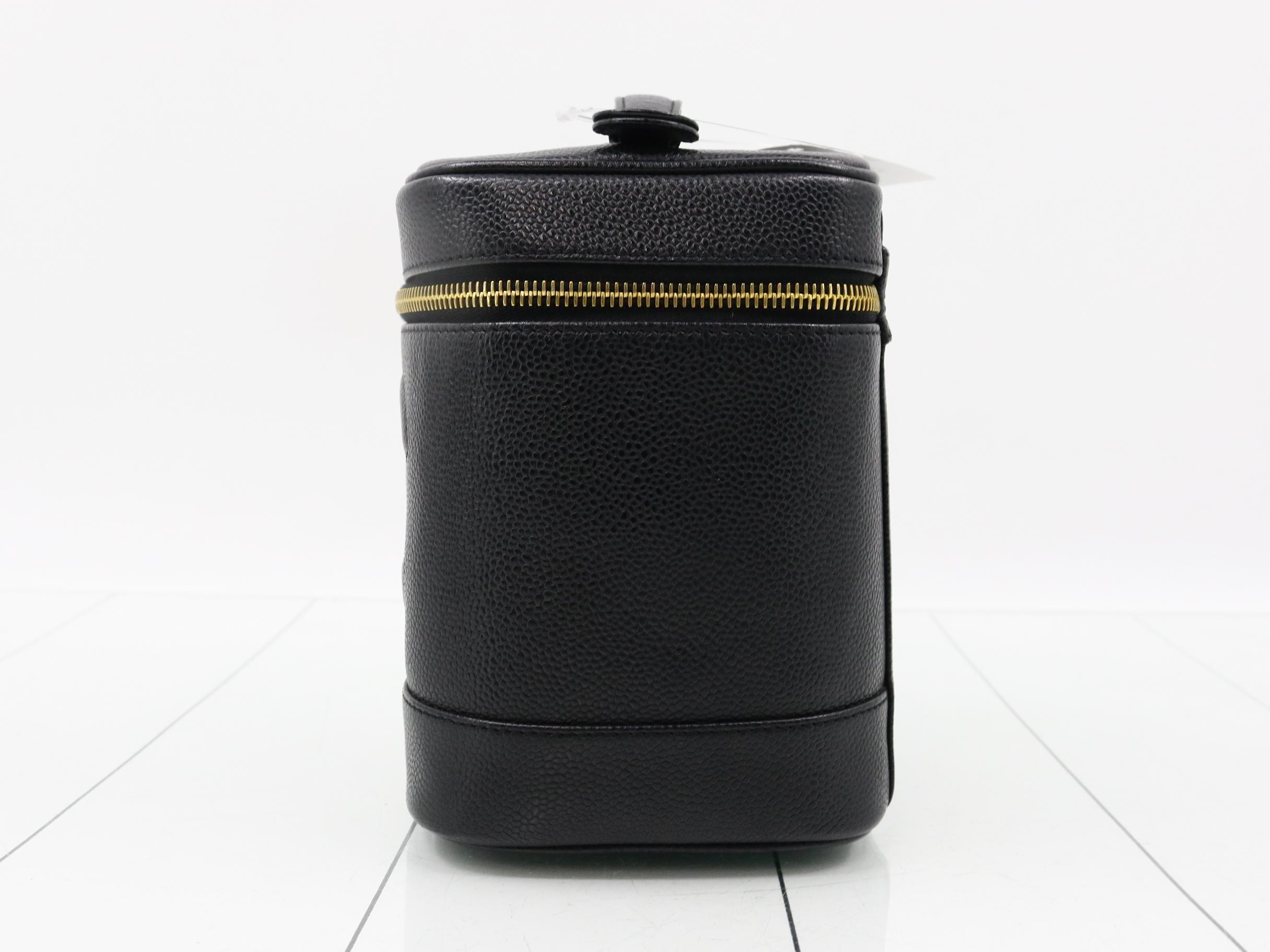 Caviar vanity bag seal — view 3