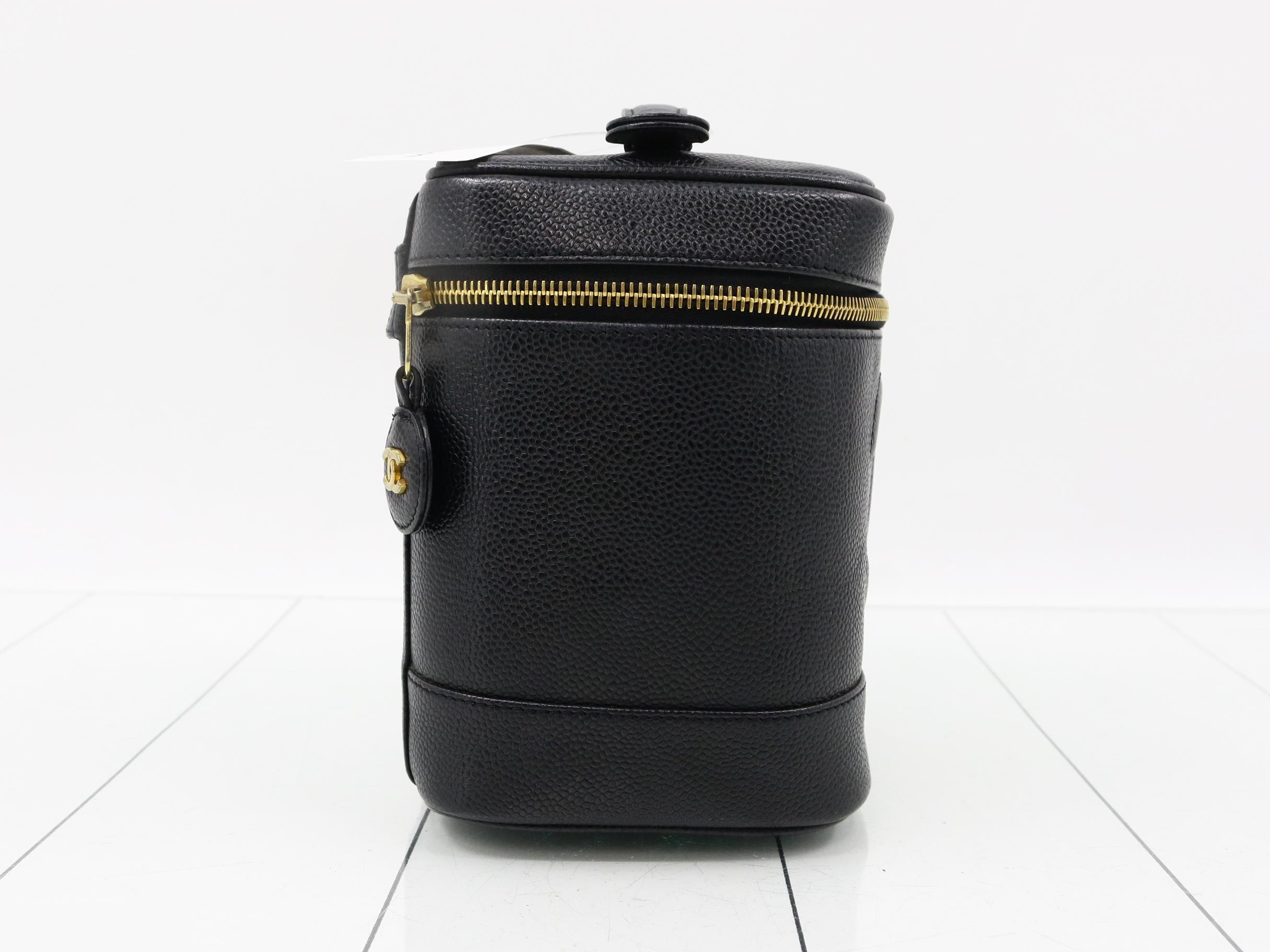 Caviar vanity bag seal — view 4