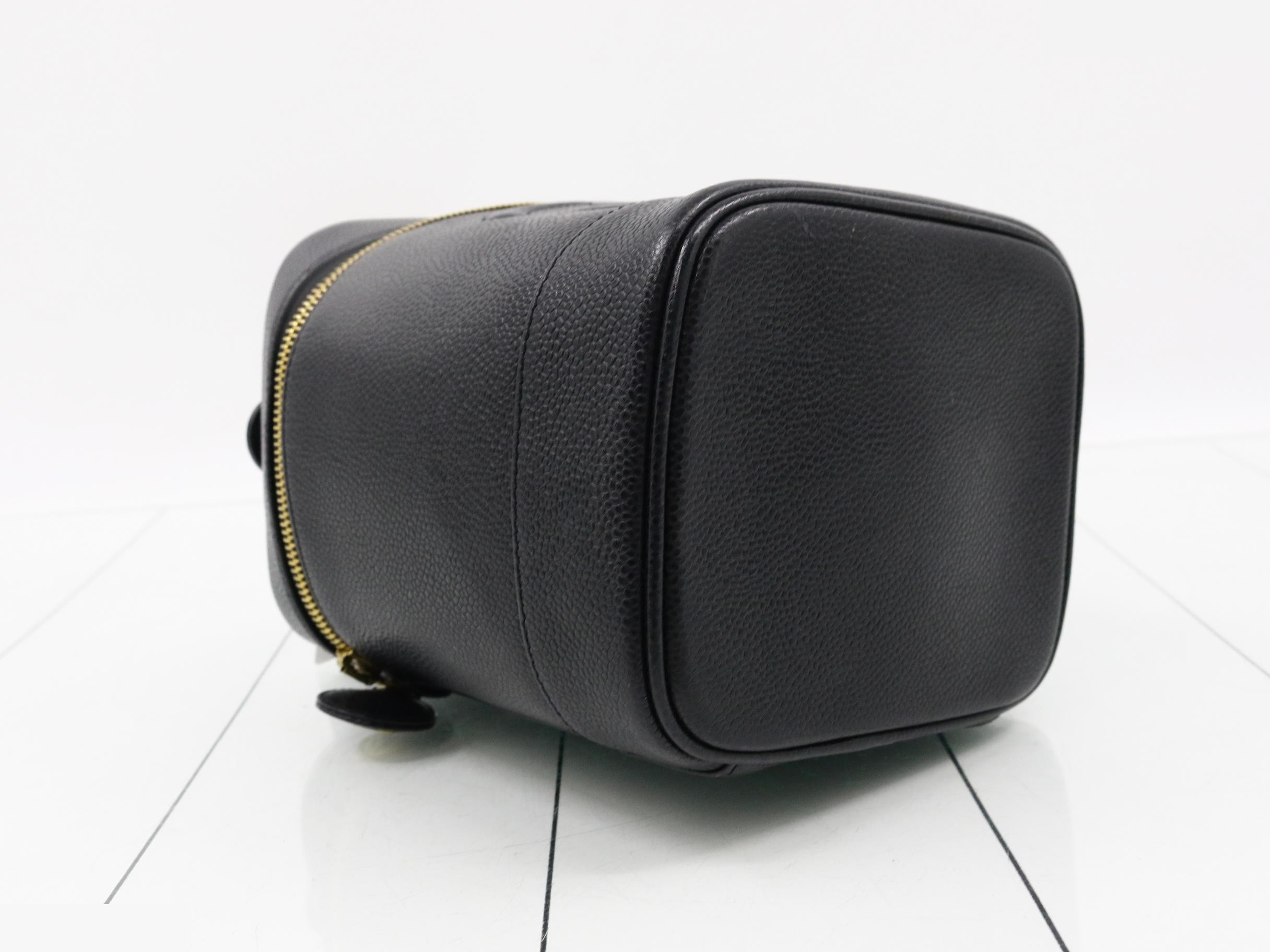 Caviar vanity bag seal — view 5